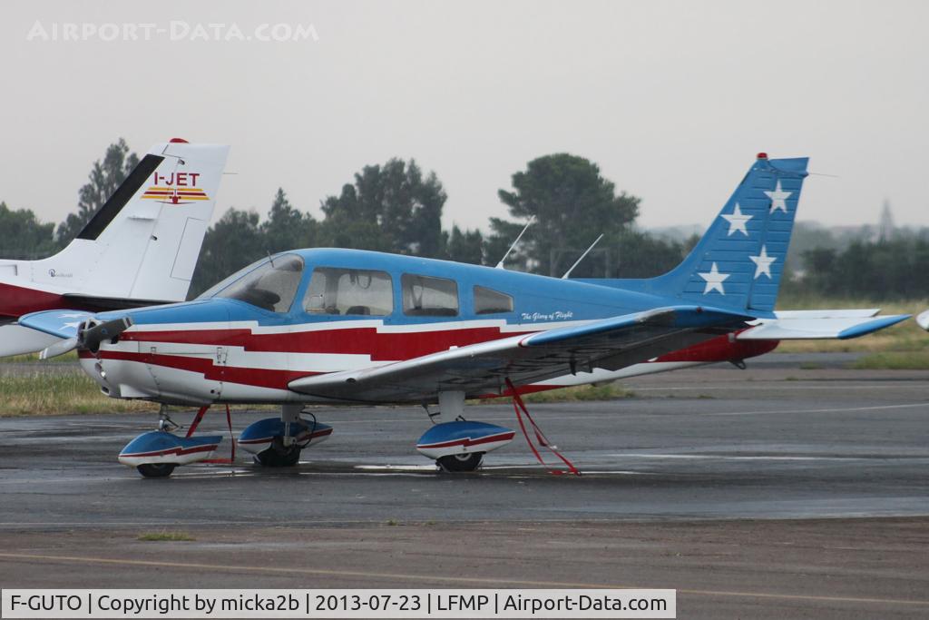 F-GUTO, Piper PA-28-151 Cherokee Warrior C/N 28-7615020, Parked