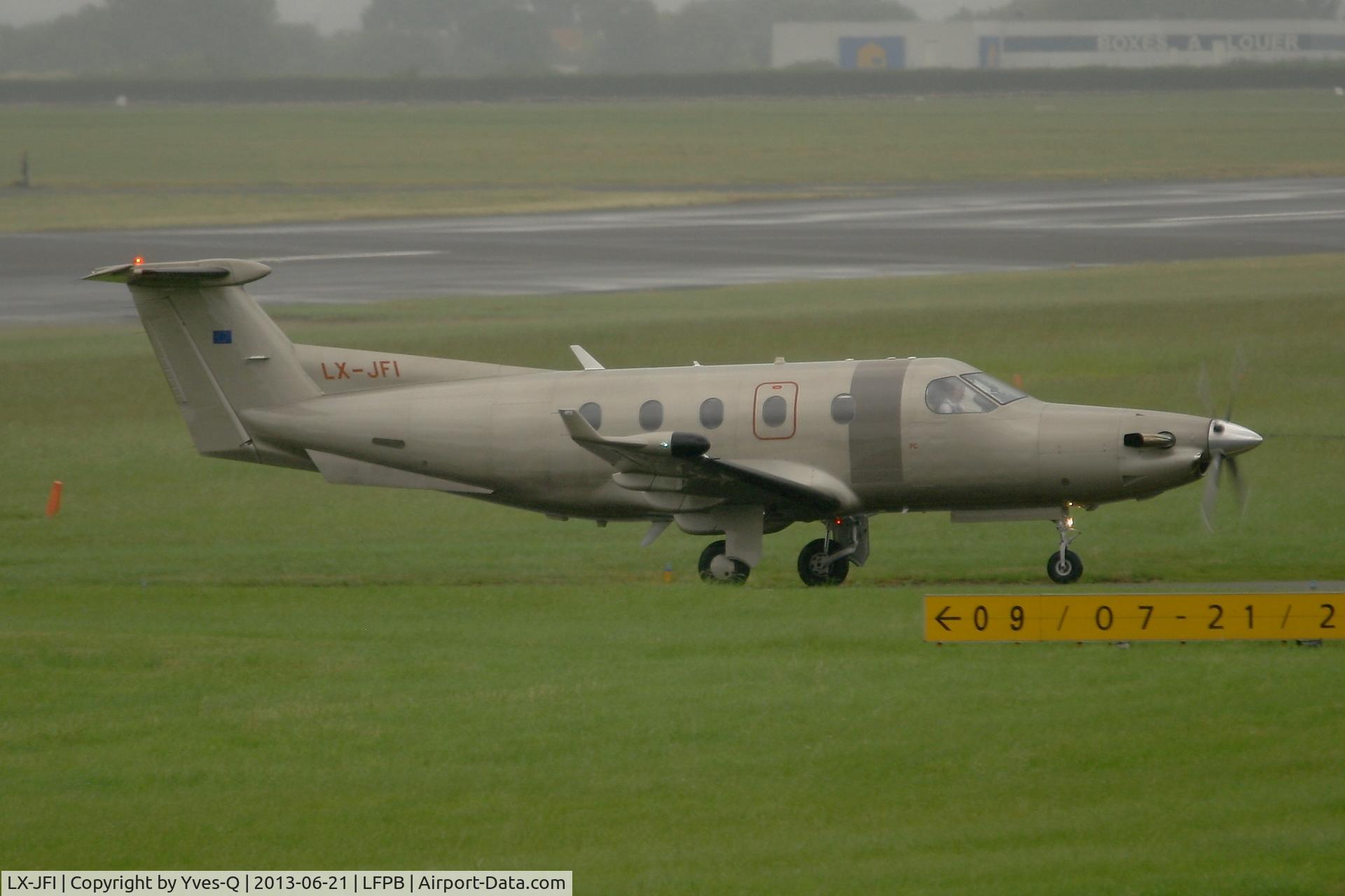 LX-JFI, 2004 Pilatus PC-12/45 C/N 574, Pilatus PC-12-45, Taxiing after landing, Paris-Le Bourget Airport (LFPB-LBG)
