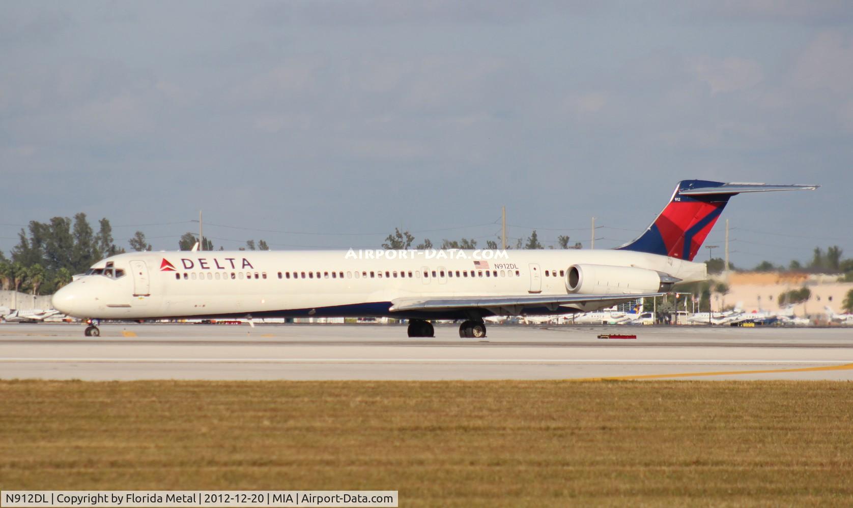N912DL, 1987 McDonnell Douglas MD-88 C/N 49543, Delta MD-88