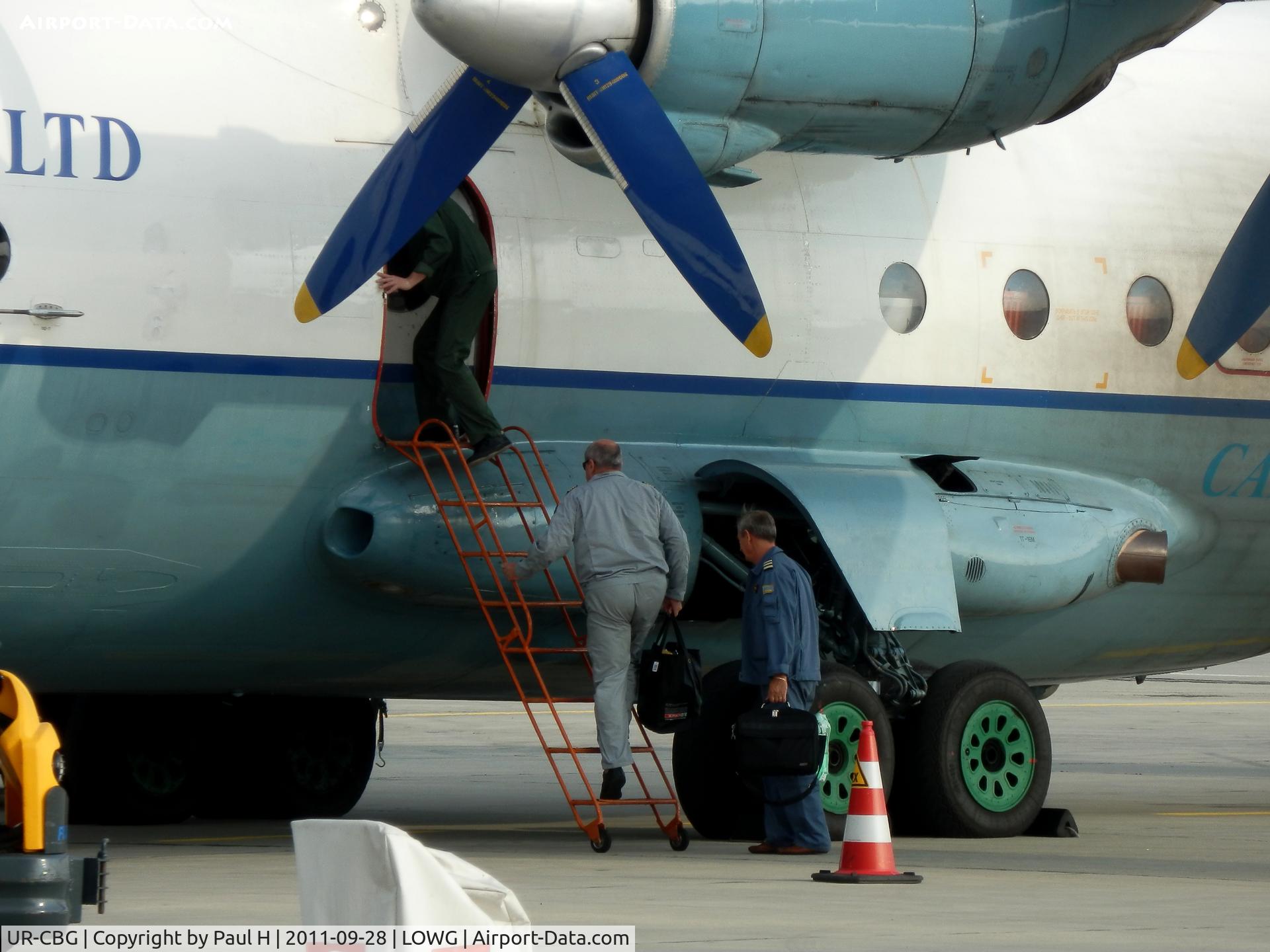 UR-CBG, 1966 Antonov An-12BK C/N 6343705, AeroVis Antonov An-12 crew boarding