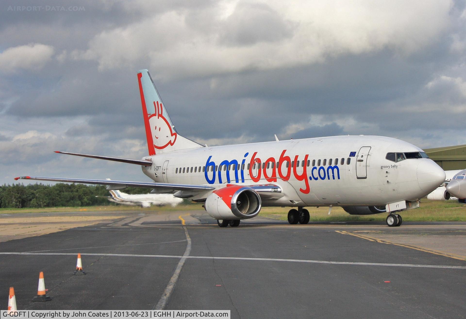 G-GDFT, 1998 Boeing 737-36Q C/N 29141, Taxies onto European apron for paintshop