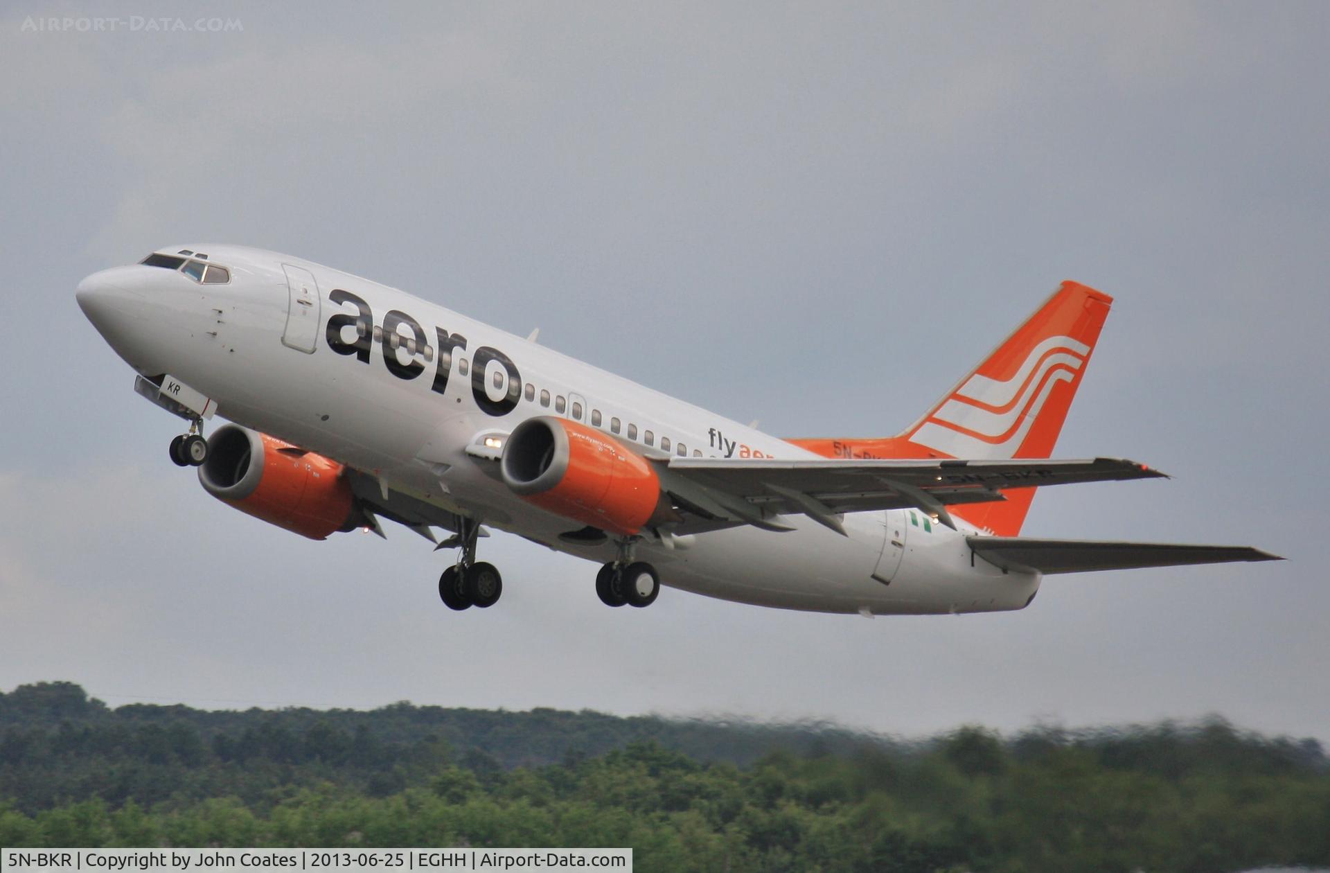 5N-BKR, 1993 Boeing 737-522 C/N 26699, Departing after repaint