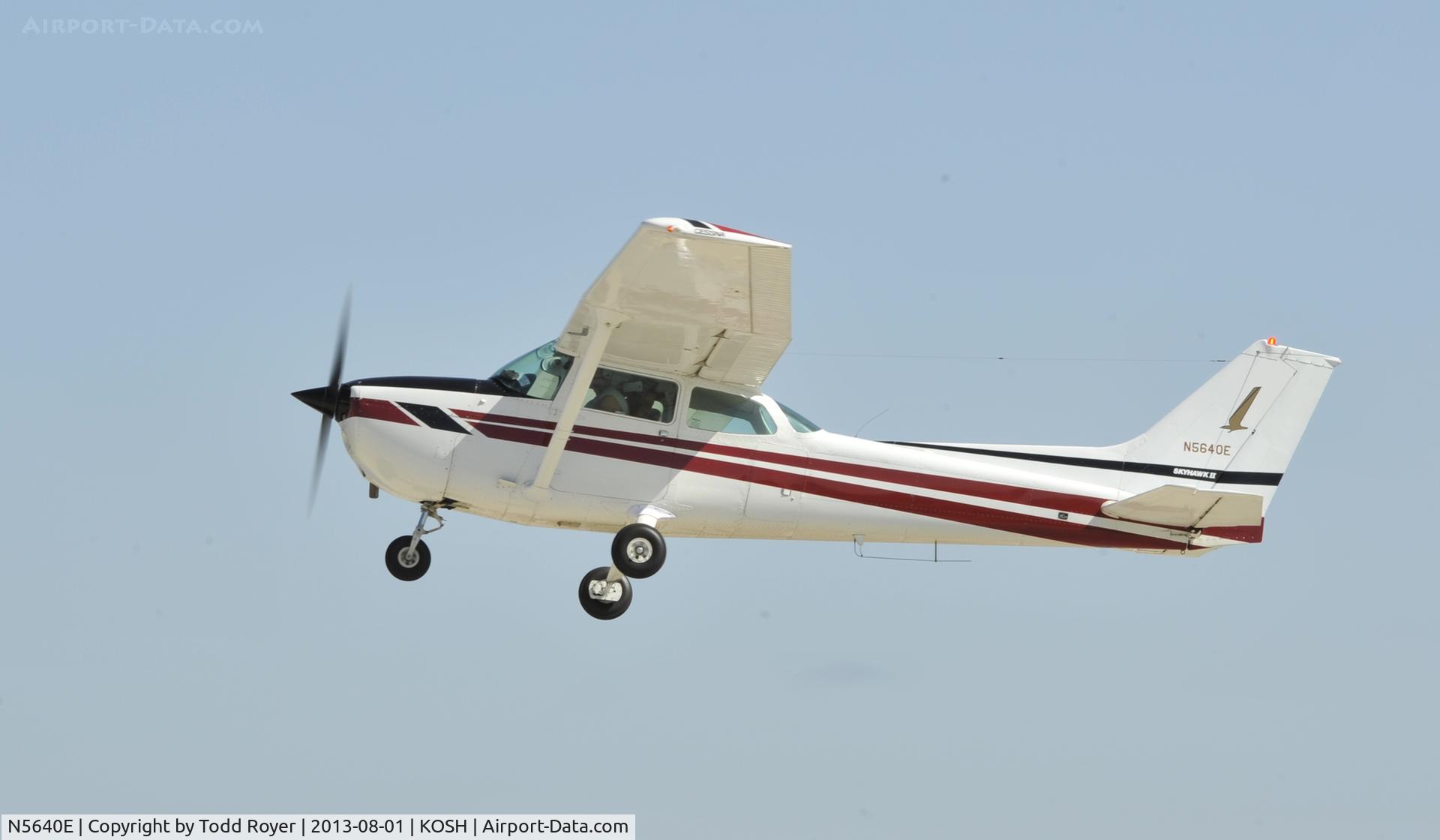 N5640E, 1978 Cessna 172N C/N 17271909, Airventure 2013