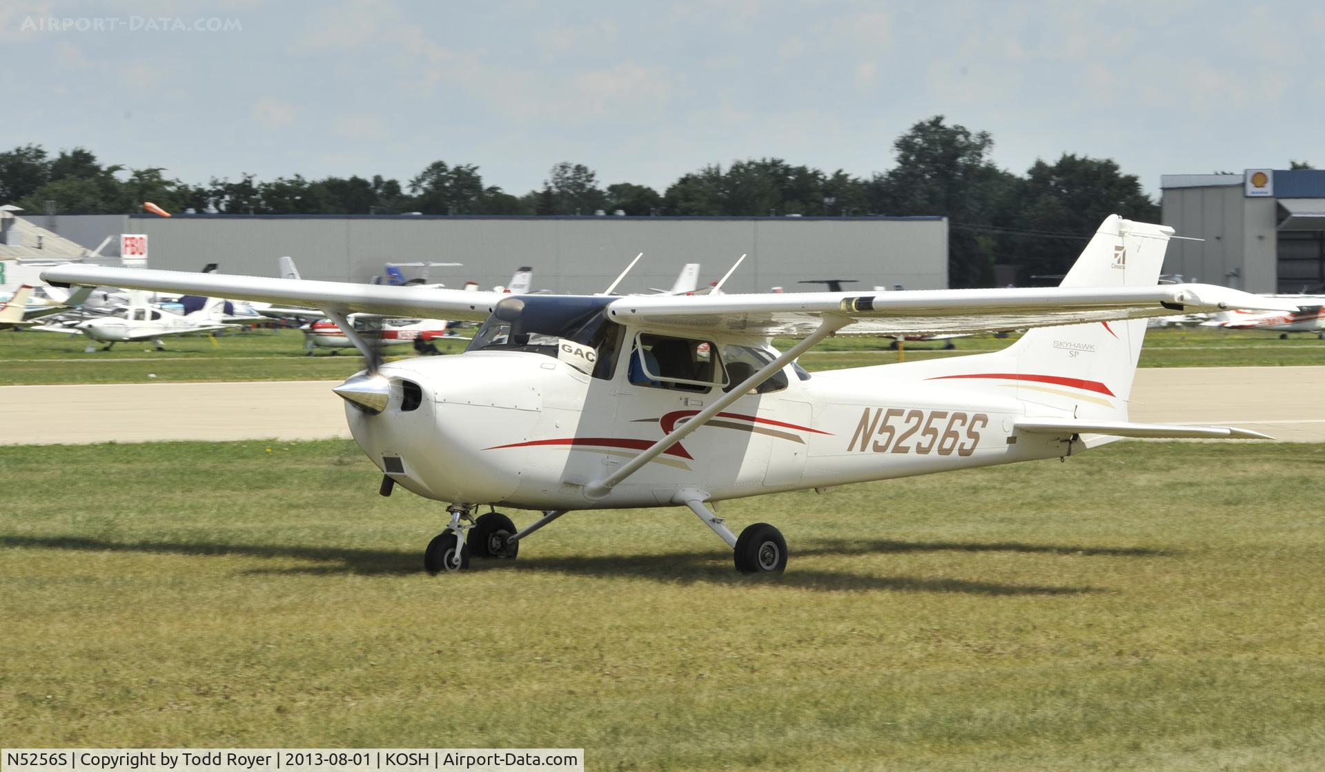 N5256S, Cessna 172S C/N 172S10901, Airventure 2013