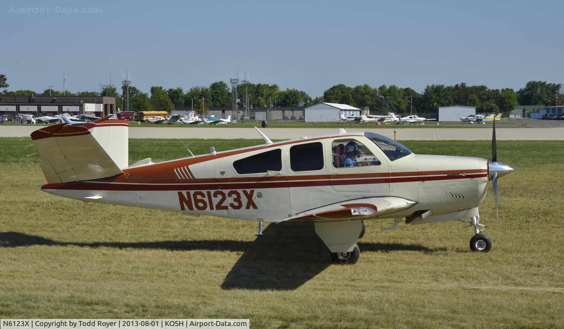 N6123X, 1981 Beech V35B Bonanza C/N D-10385, Airventure 2013