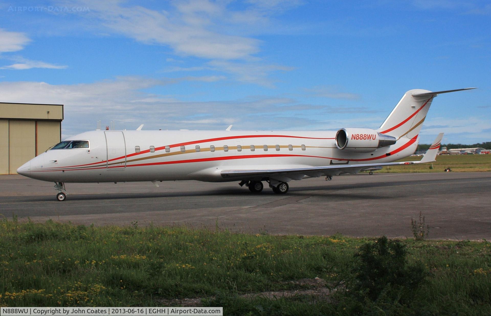 N888WU, 2001 Bombardier CRJ-200ER (CL-600-2B19) C/N 7481, Bon Jovi rock group arriving for IOW Festival