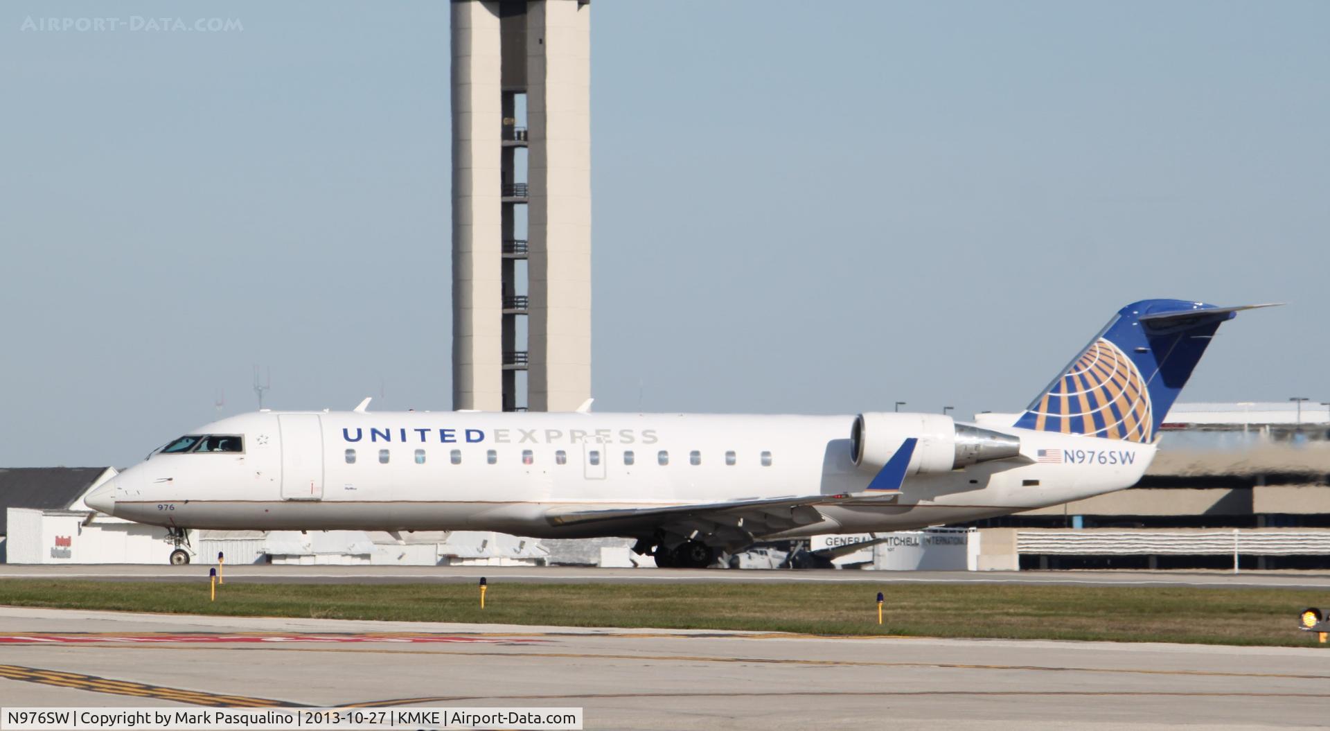 N976SW, 2004 Bombardier CRJ-100ER (CL-600-2B19) C/N 7952, CL-600-2B19