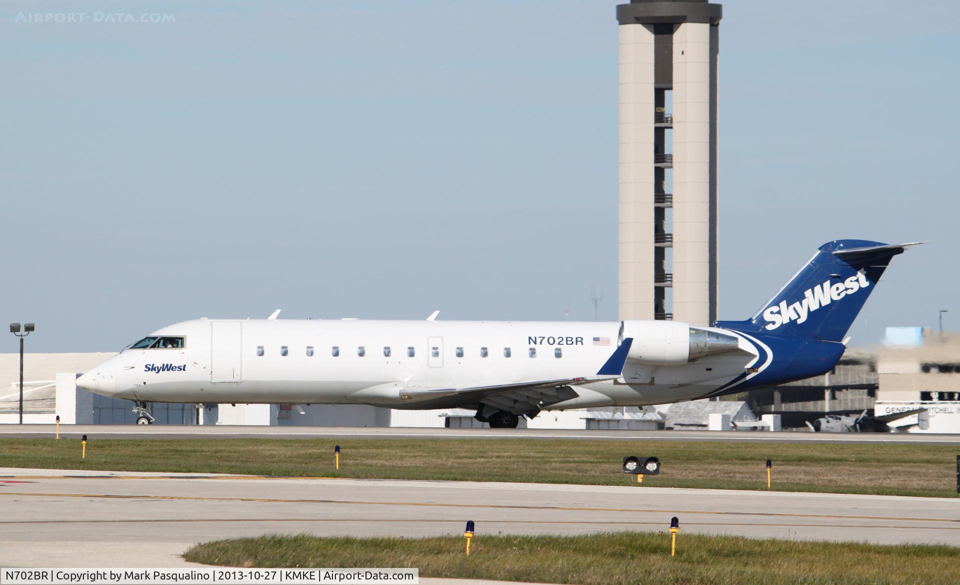 N702BR, 2000 Bombardier CRJ-200ER (CL-600-2B19) C/N 7462, CL-600-2B19