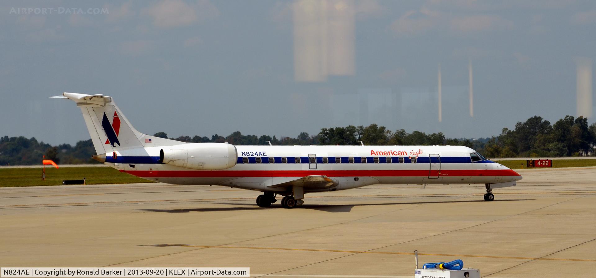 N824AE, 2002 Embraer ERJ-140LR (EMB-135KL) C/N 145584, Taxi Lexington