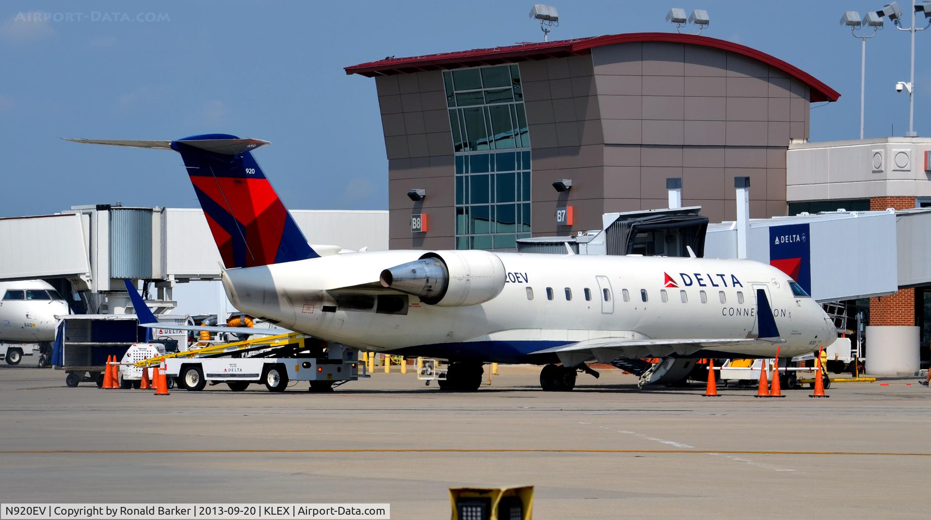 N920EV, 2003 Bombardier CRJ-200ER (CL-600-2B19) C/N 7810, Gate B7 Lexington