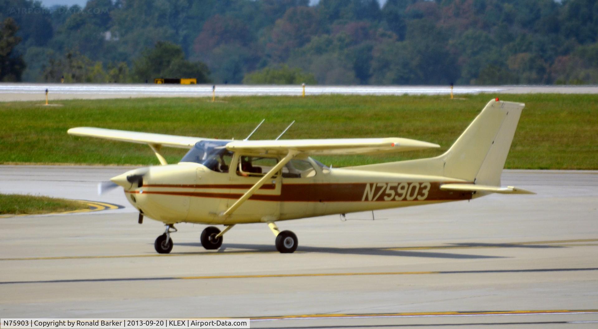 N75903, 1976 Cessna 172N C/N 17268027, Taxi Lexington