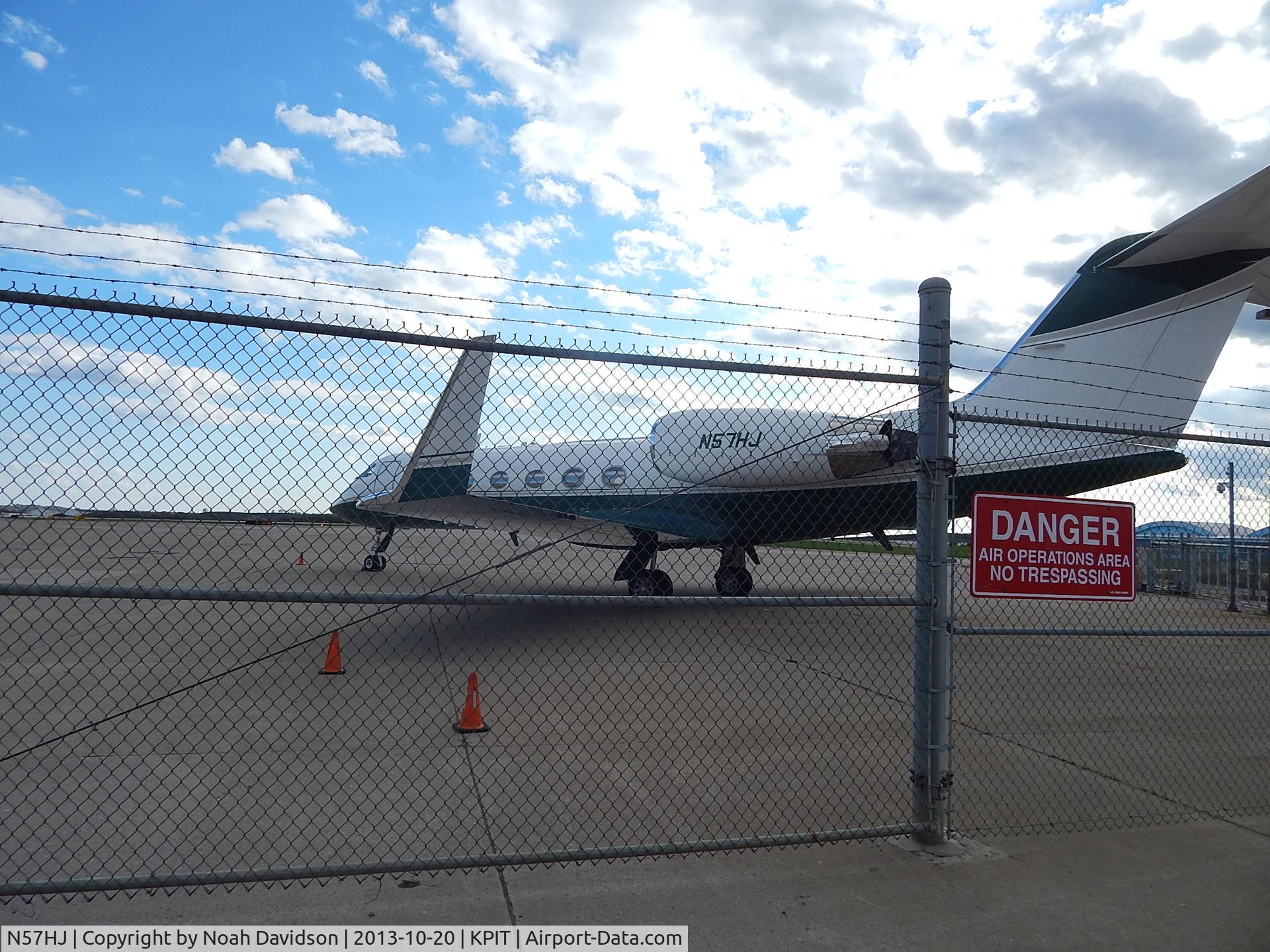 N57HJ, 1995 Gulfstream Aerospace G-IV C/N 1261, Seen at Pittsburgh International Airport.