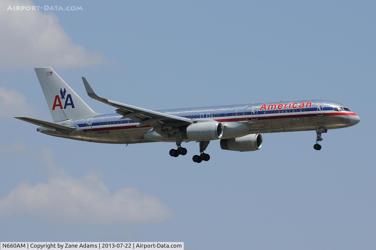 N660AM, 1992 Boeing 757-223 C/N 25294, Landing at DFW Airport