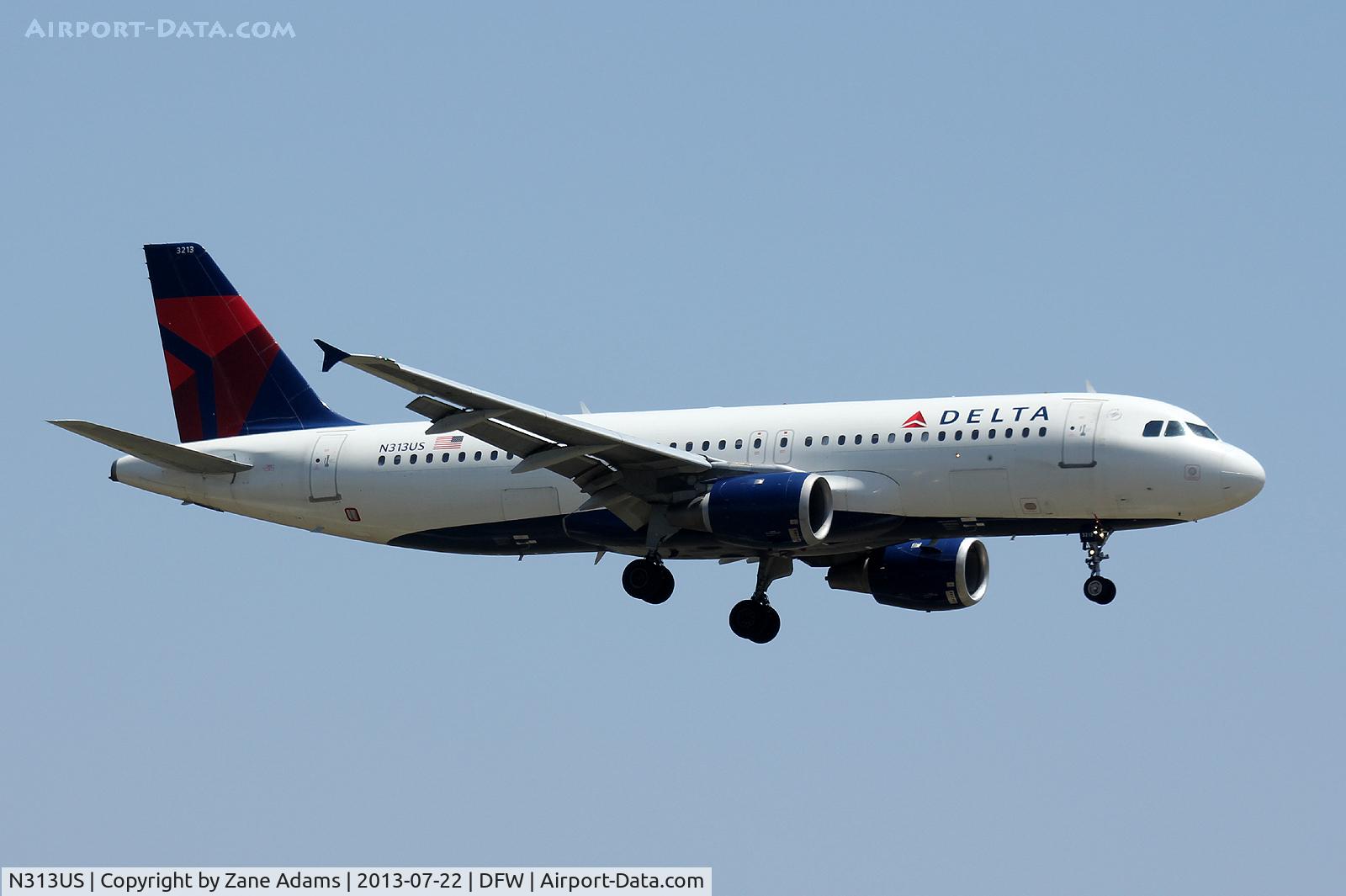 N313US, 1990 Airbus A320-211 C/N 153, Landing at DFW Airport