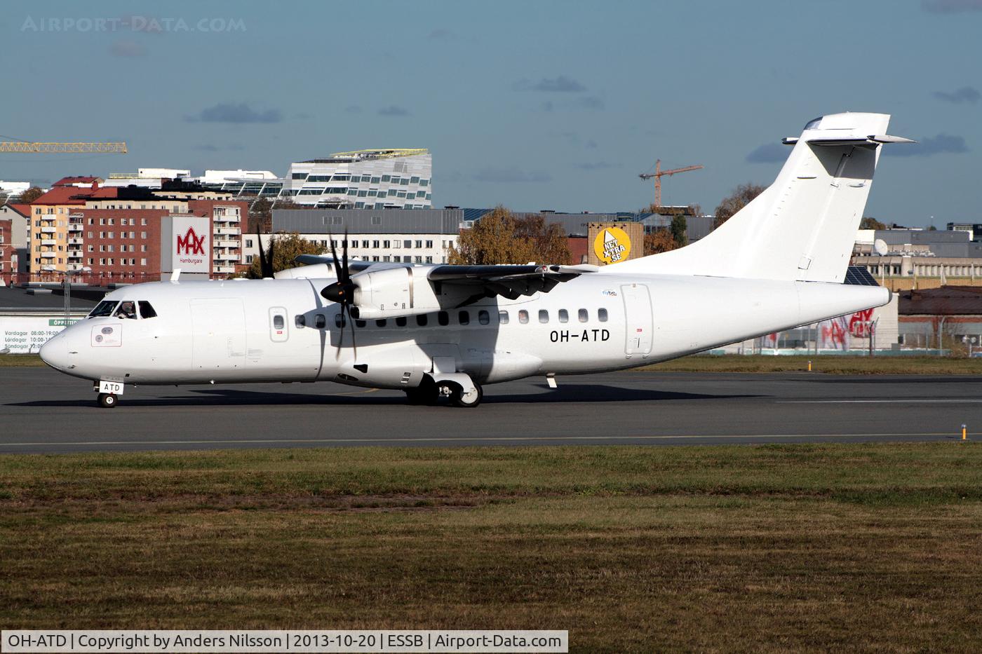 OH-ATD, 2006 ATR 42-500 C/N 655, Lining up runway 30 for a flight to Tallin.
