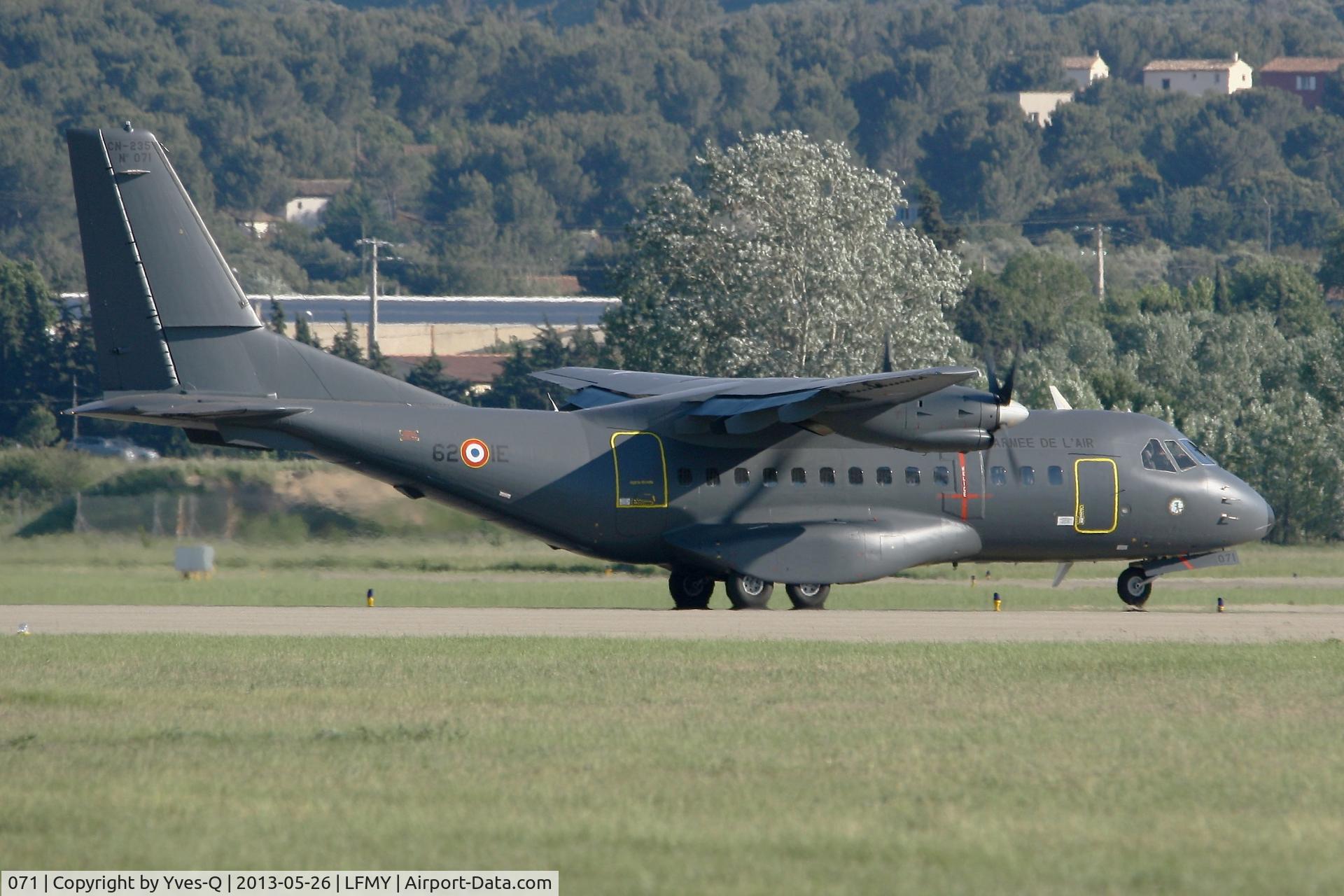 071, Airtech CN-235-200M C/N C071, Airtech CN-235-200M (62-IE), Landing after parachutists dropping, Salon de Provence Air Base 701 (LFMY)