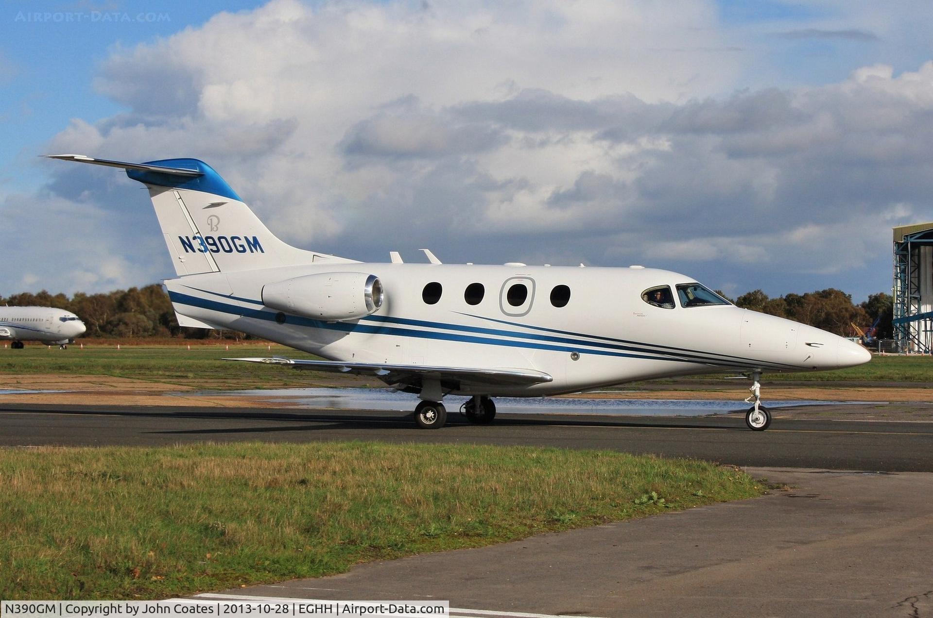 N390GM, 2006 Raytheon 390 Premier 1A C/N RB-172, ex G-EVRD departing Jetworks for delivery to USA