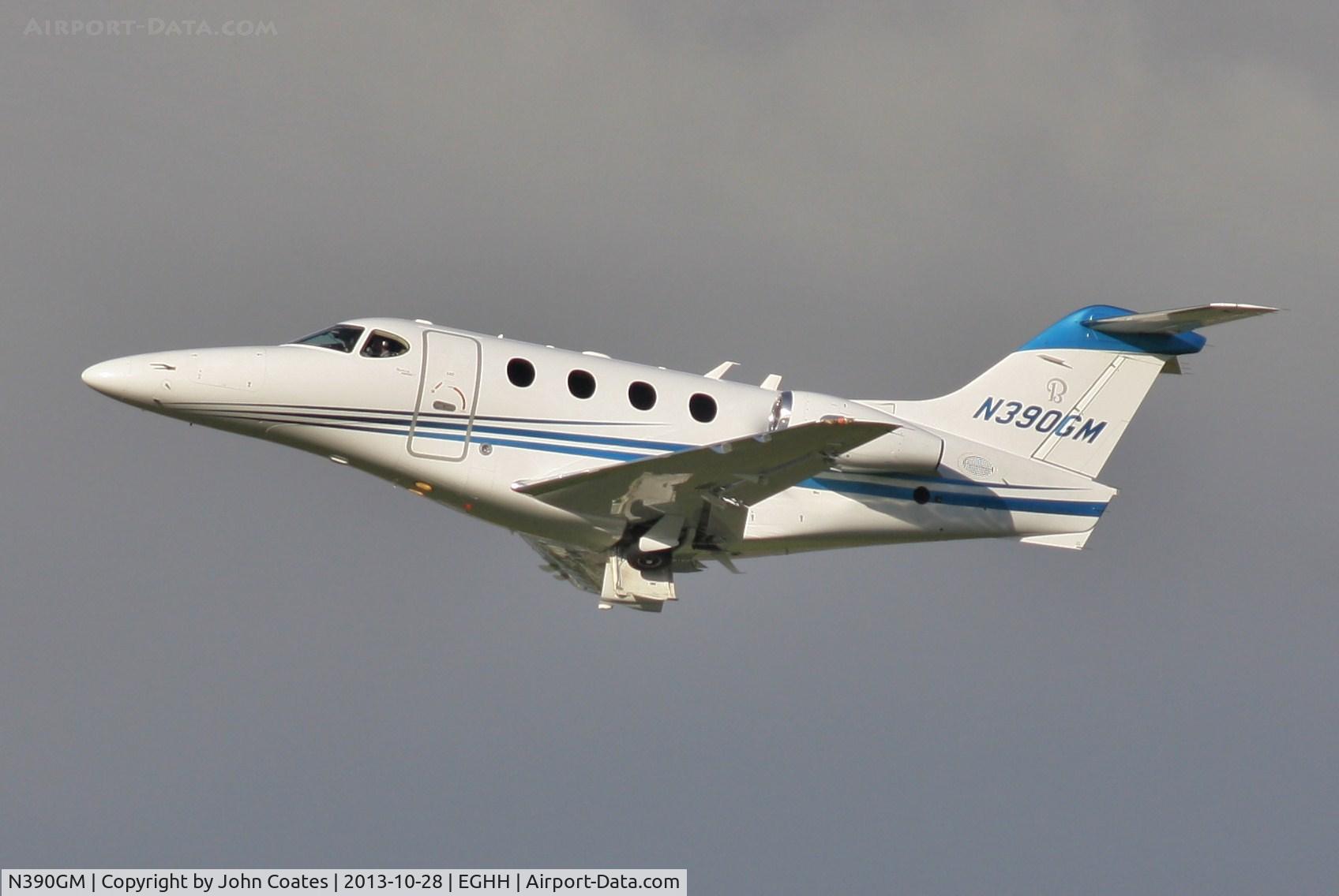 N390GM, 2006 Raytheon 390 Premier 1A C/N RB-172, Departing to Glasgow on first leg of delivery to USA