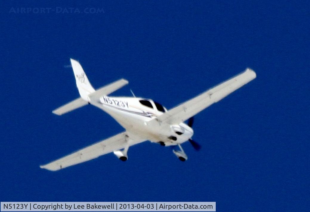 N5123Y, 2004 Cirrus SR22 C/N 0886, Photo taken while plane was operating over Forest Lake, MN