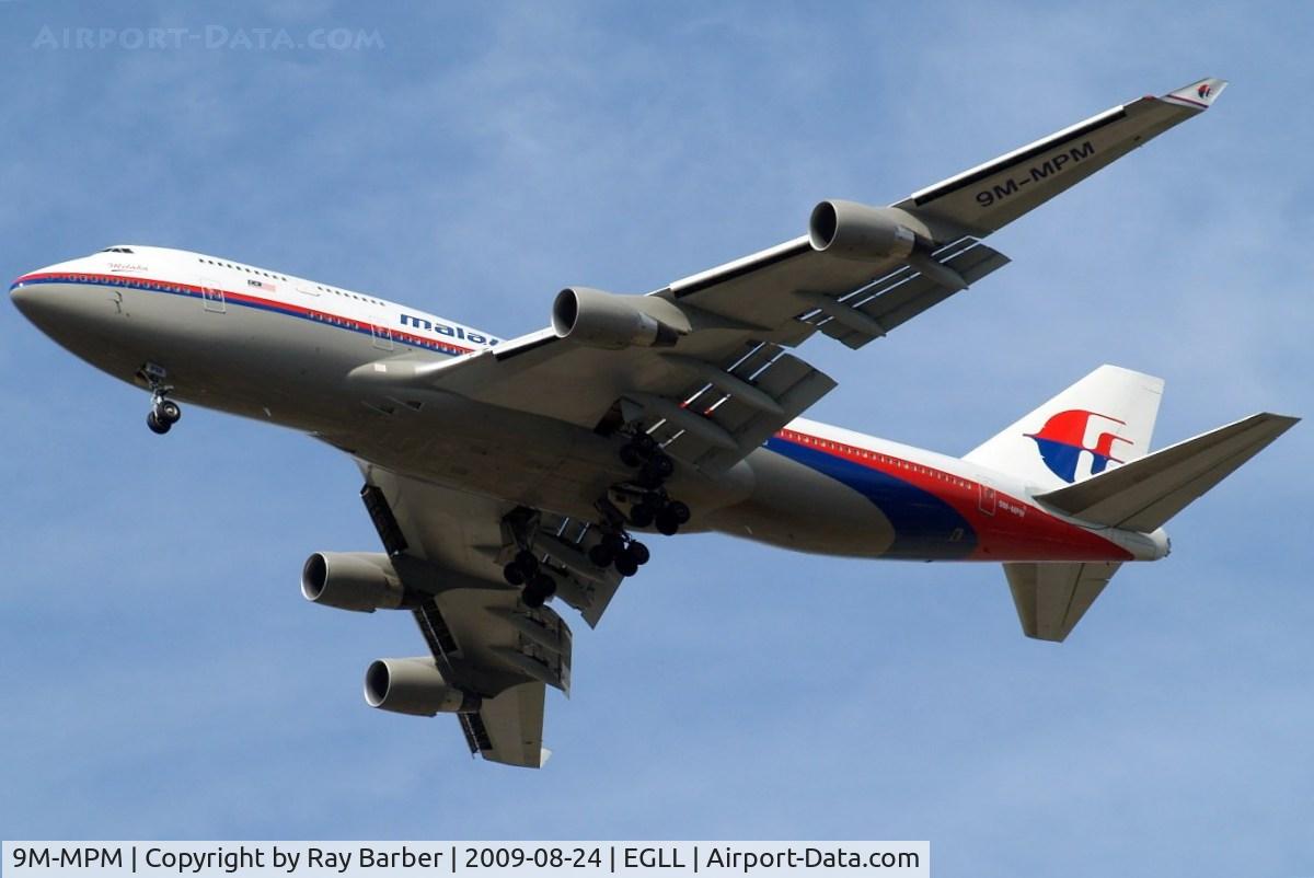 9M-MPM, 1998 Boeing 747-4H6 C/N 28435, Boeing 747-4H6 [28435] (Malaysia Airlines) Home~G 24/08/2009. On approach 27R. 