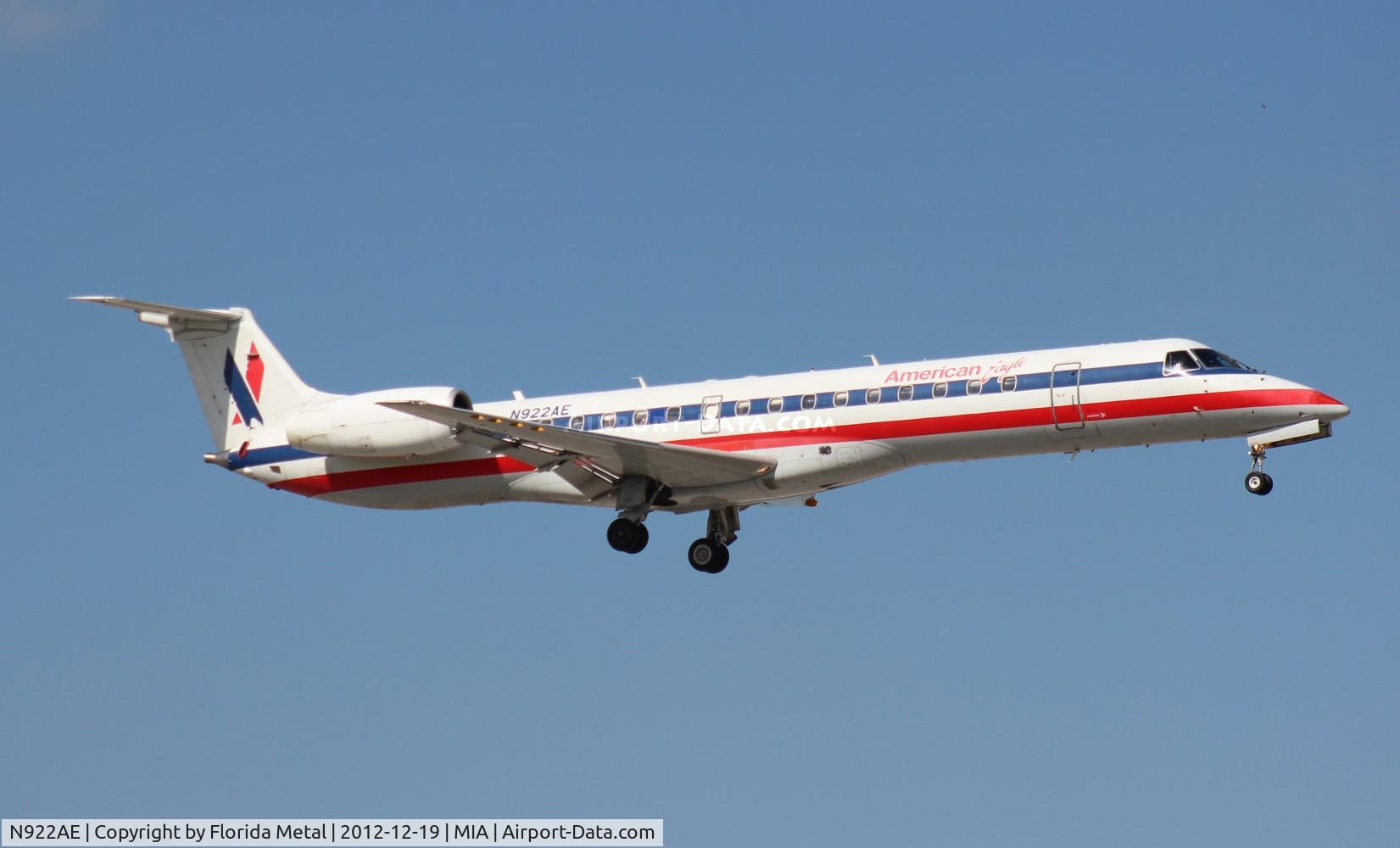 N922AE, 2005 Embraer ERJ-145LR (EMB-145LR) C/N 14500906, Eagle E145