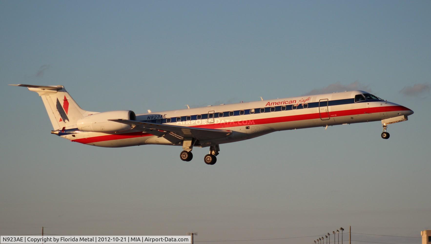 N923AE, 2005 Embraer ERJ-145LR (EMB-145LR) C/N 14500907, Eagle E145LR