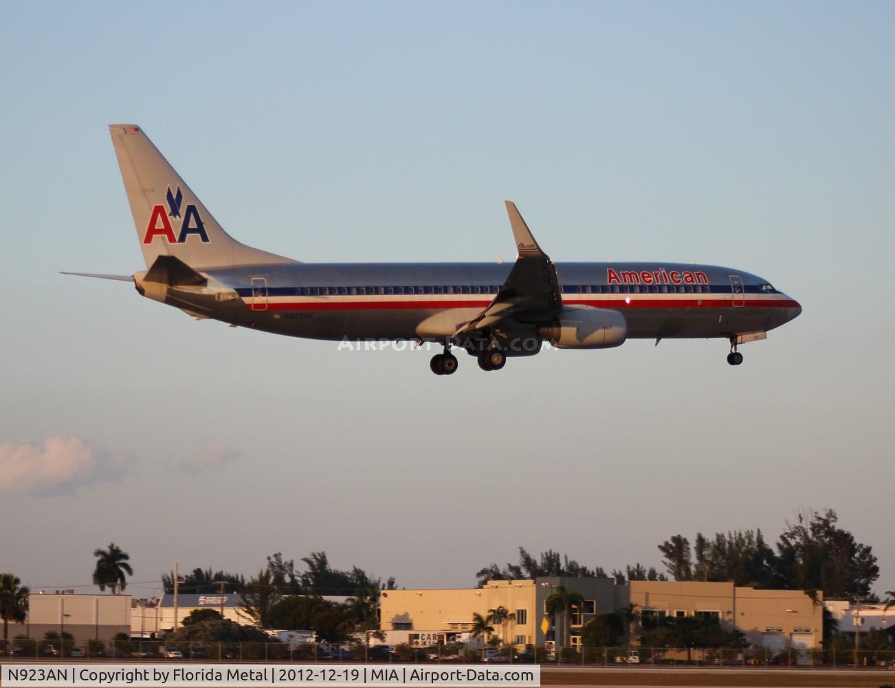 N923AN, 1999 Boeing 737-823 C/N 29524, American 737-800