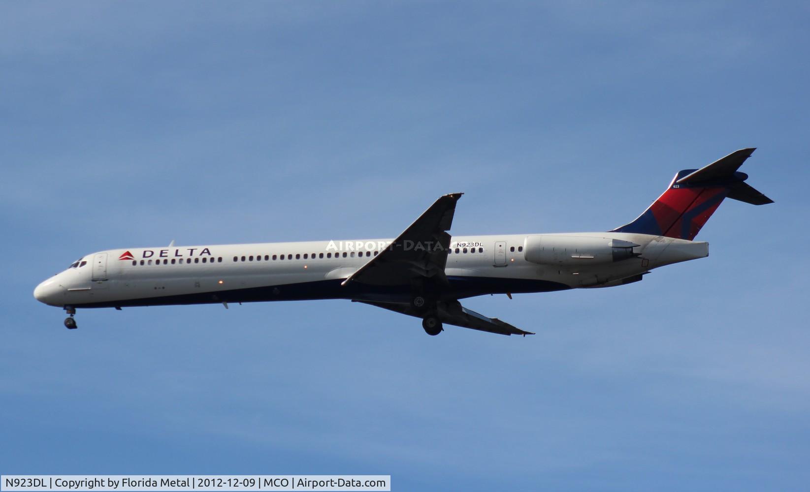 N923DL, 1988 McDonnell Douglas MD-88 C/N 49705, Delta MD-88
