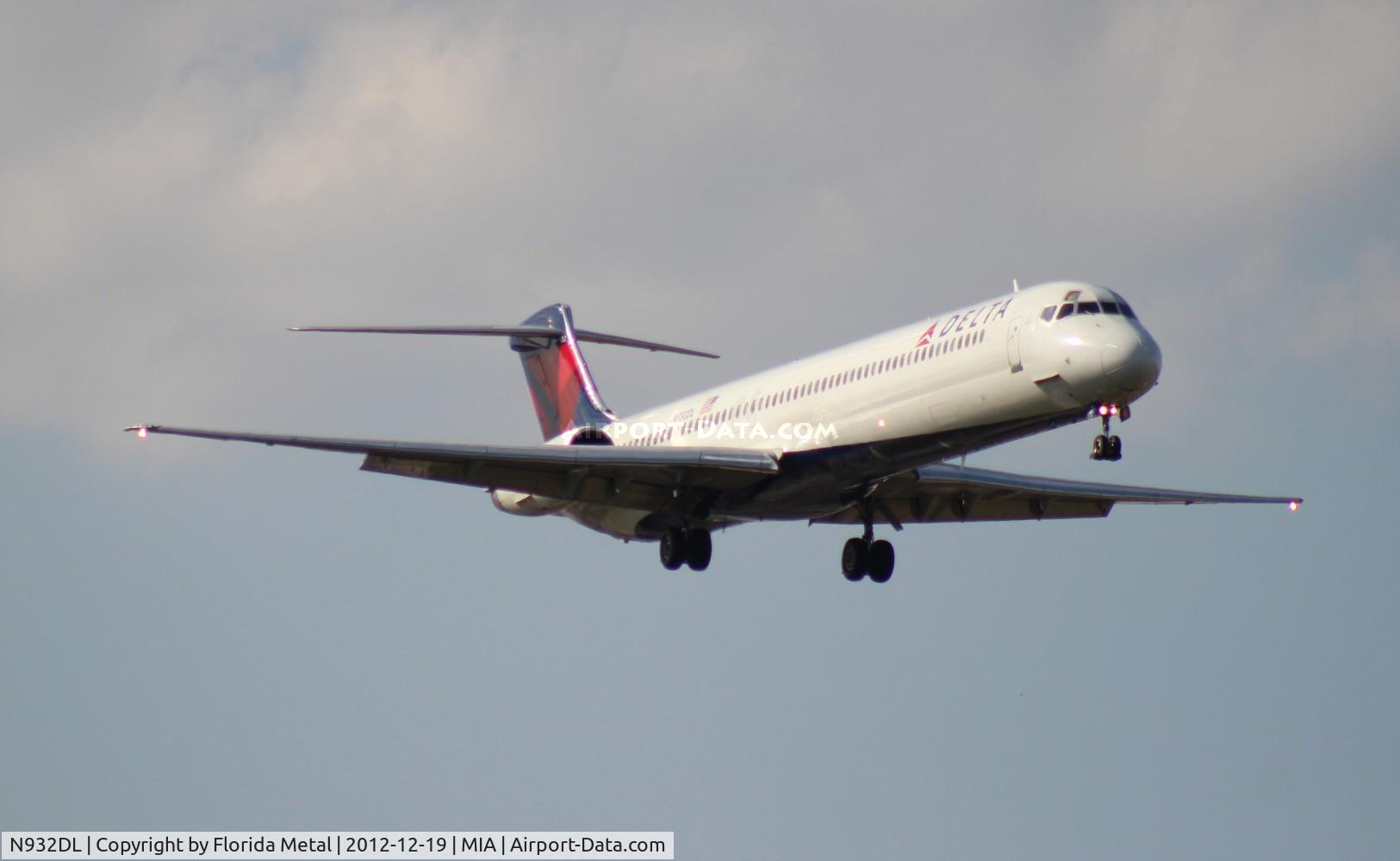 N932DL, 1989 McDonnell Douglas MD-88 C/N 49719, Delta MD-88