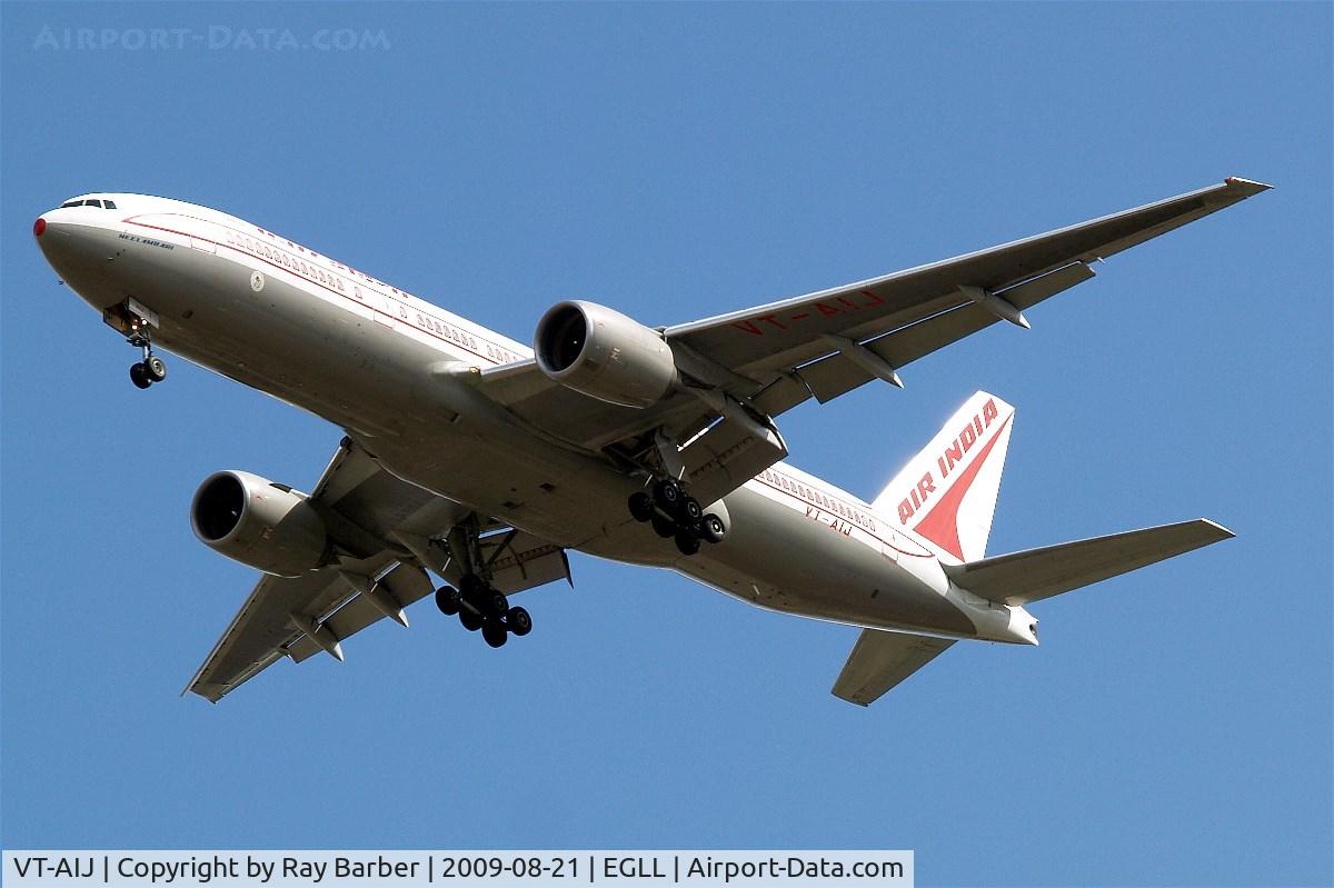 VT-AIJ, 1997 Boeing 777-222/ER C/N 26943, Boeing 777-222ER [26943] (Air India) Home~G 21/08/2009. On approach 27R
