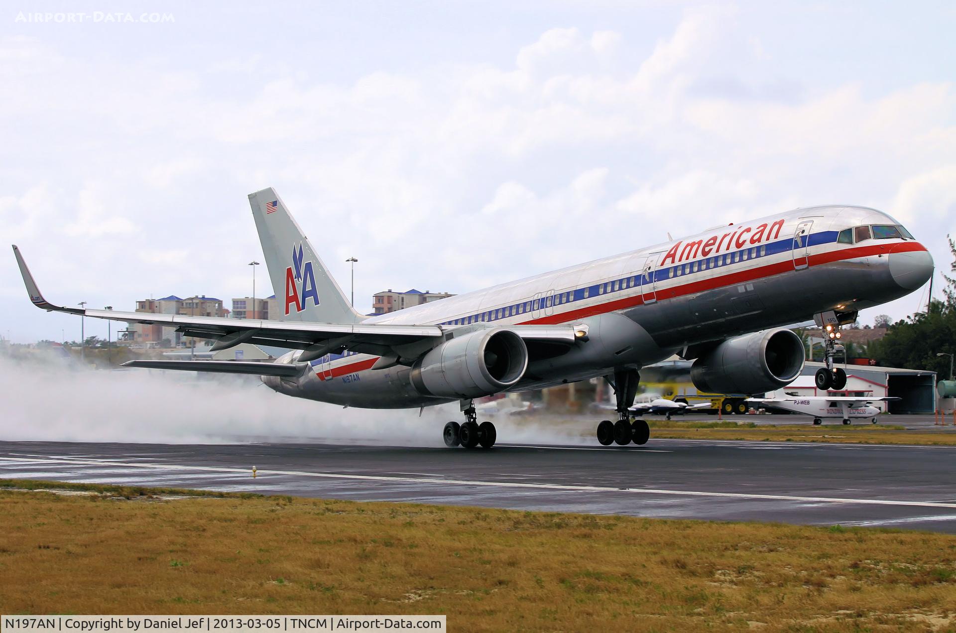 N197AN, 2001 Boeing 757-223 C/N 32391/988, N197AN