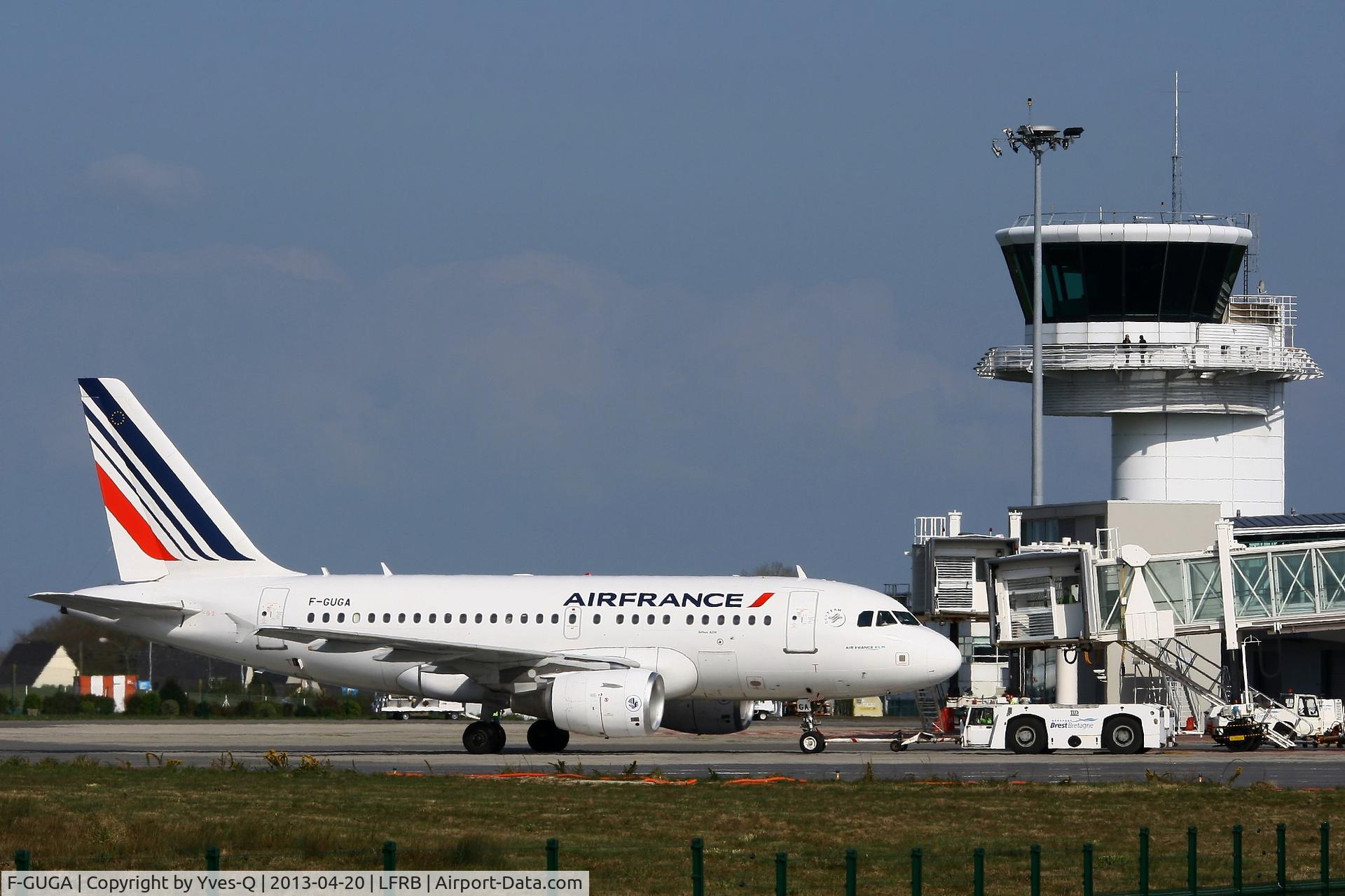 F-GUGA, 2002 Airbus A318-111 C/N 2035, Airbus A318-111, Push back, Brest-Bretagne Airport (LFRB-BES)