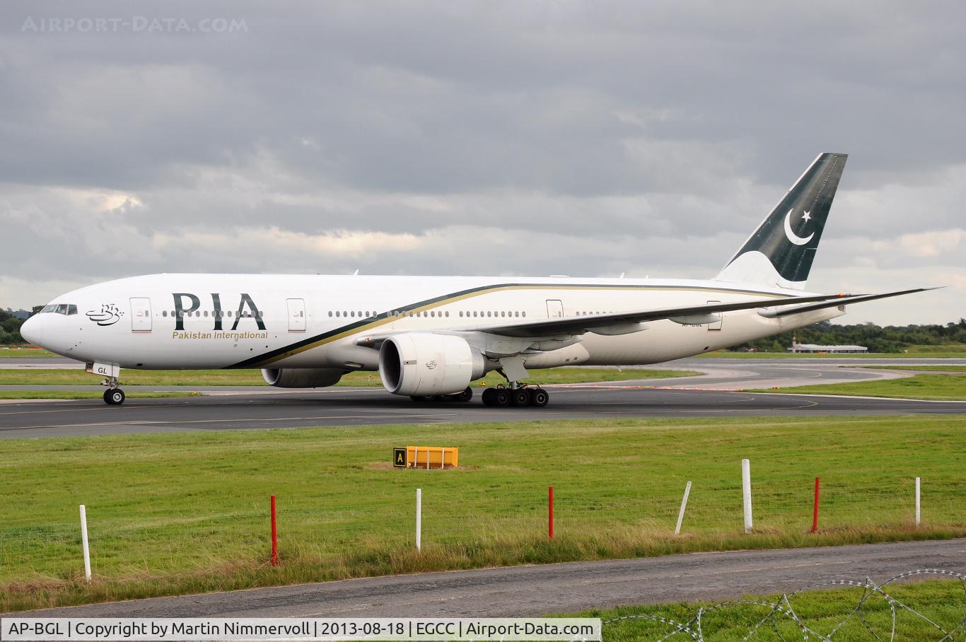 AP-BGL, 2004 Boeing 777-240/ER C/N 33777, PIA
