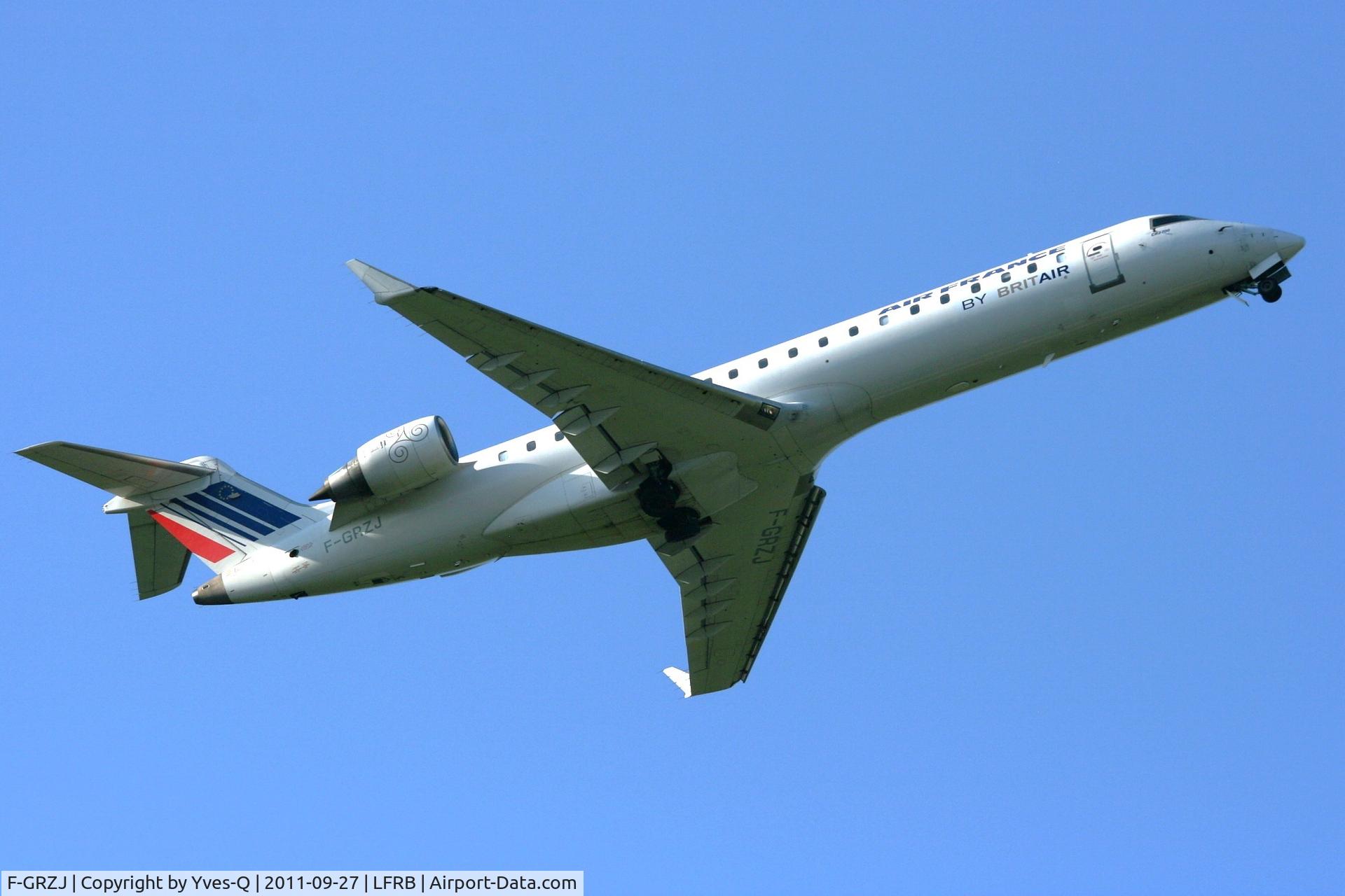 F-GRZJ, Canadair CRJ-702 (CL-600-2C10) Regional Jet C/N 10096, Canadair Regional JetCRJ-702, Take-off Rwy 25L,  Brest-Taxiing to holding point Rwy 25L, Brest-Bretagne Airport (LFRB-BES)