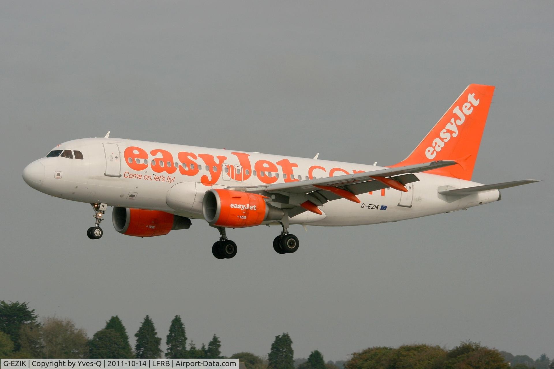 G-EZIK, 2005 Airbus A319-111 C/N 2481, Airbus A319-111 in short approach Rwy 25L, Brest-Guipavas Airport (LFRB-BES)