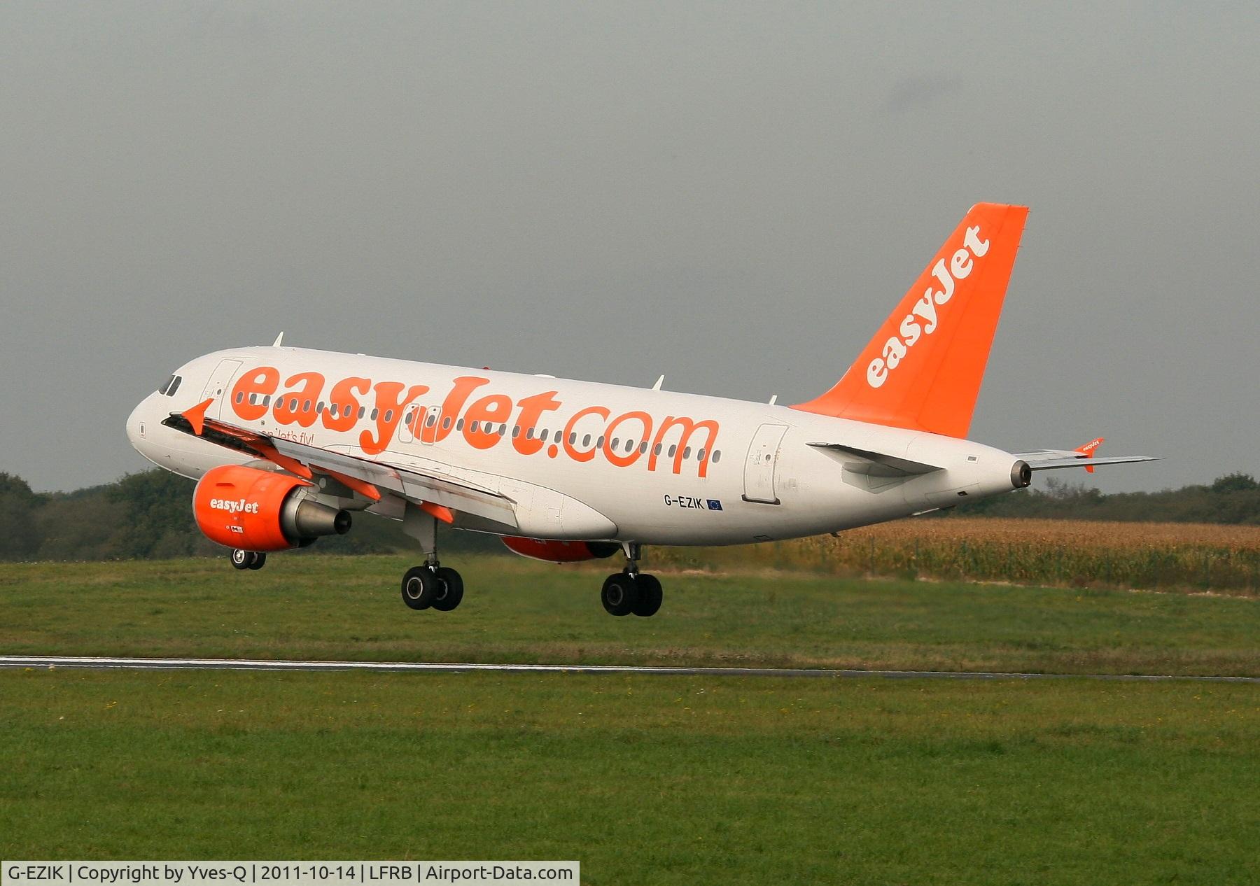 G-EZIK, 2005 Airbus A319-111 C/N 2481, Airbus A319-111, On final Rwy 25L, Brest-Bretagne Airport (LFRB-BES)