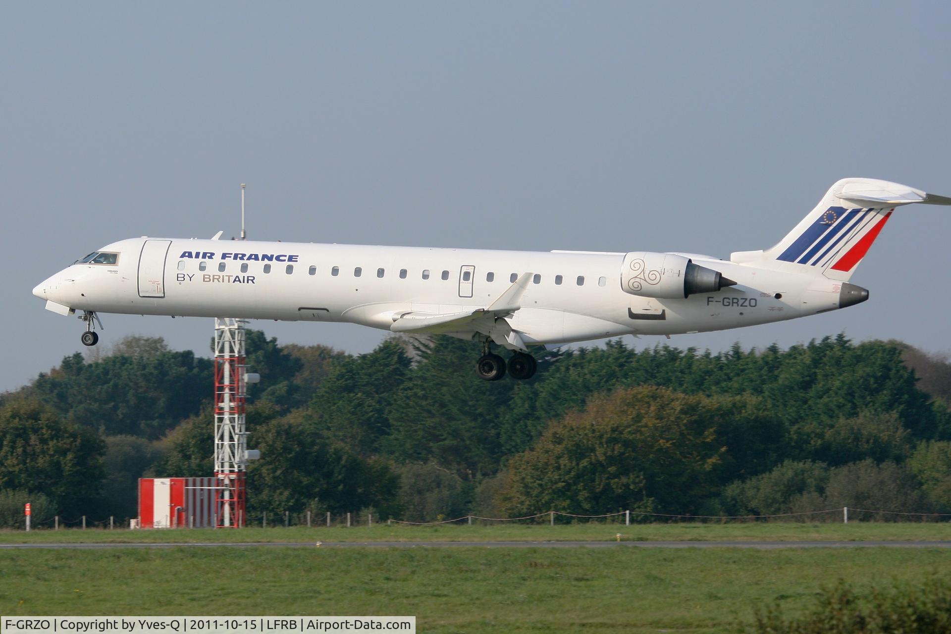 F-GRZO, 2007 Canadair CRJ-700 (CL-600-2C10) Regional Jet C/N 10265, Canadair Regional Jet CRJ-700, On final Rwy 25L, Brest-Bretagne Airport (LFRB-BES)