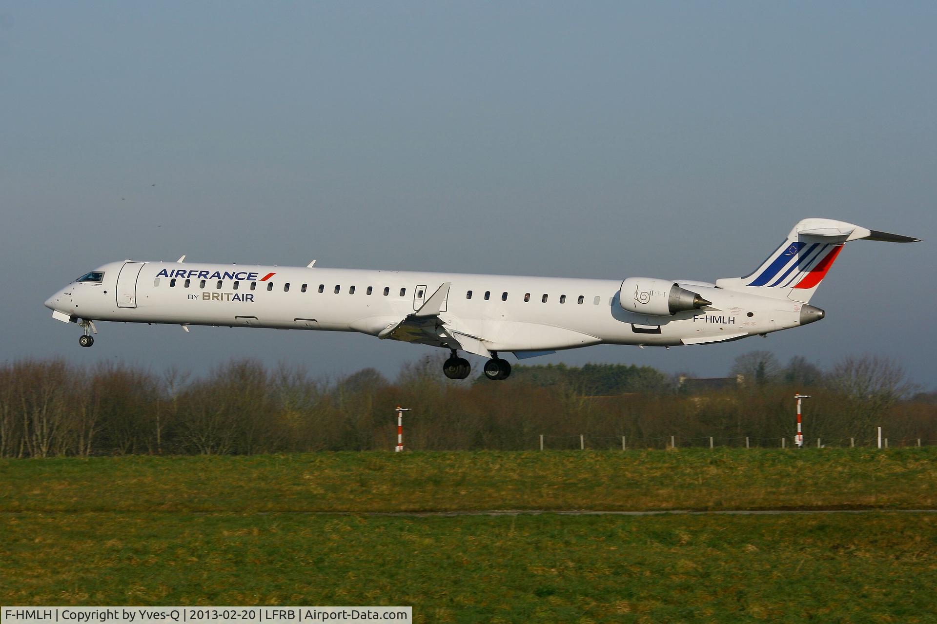 F-HMLH, 2011 Bombardier CRJ-1000EL NG (CL-600-2E25) C/N 19013, Canadair Regional Jet  CRJ-1000,On final Rwy 25L, Brest-Bretagne Airport (LFRB-BES)