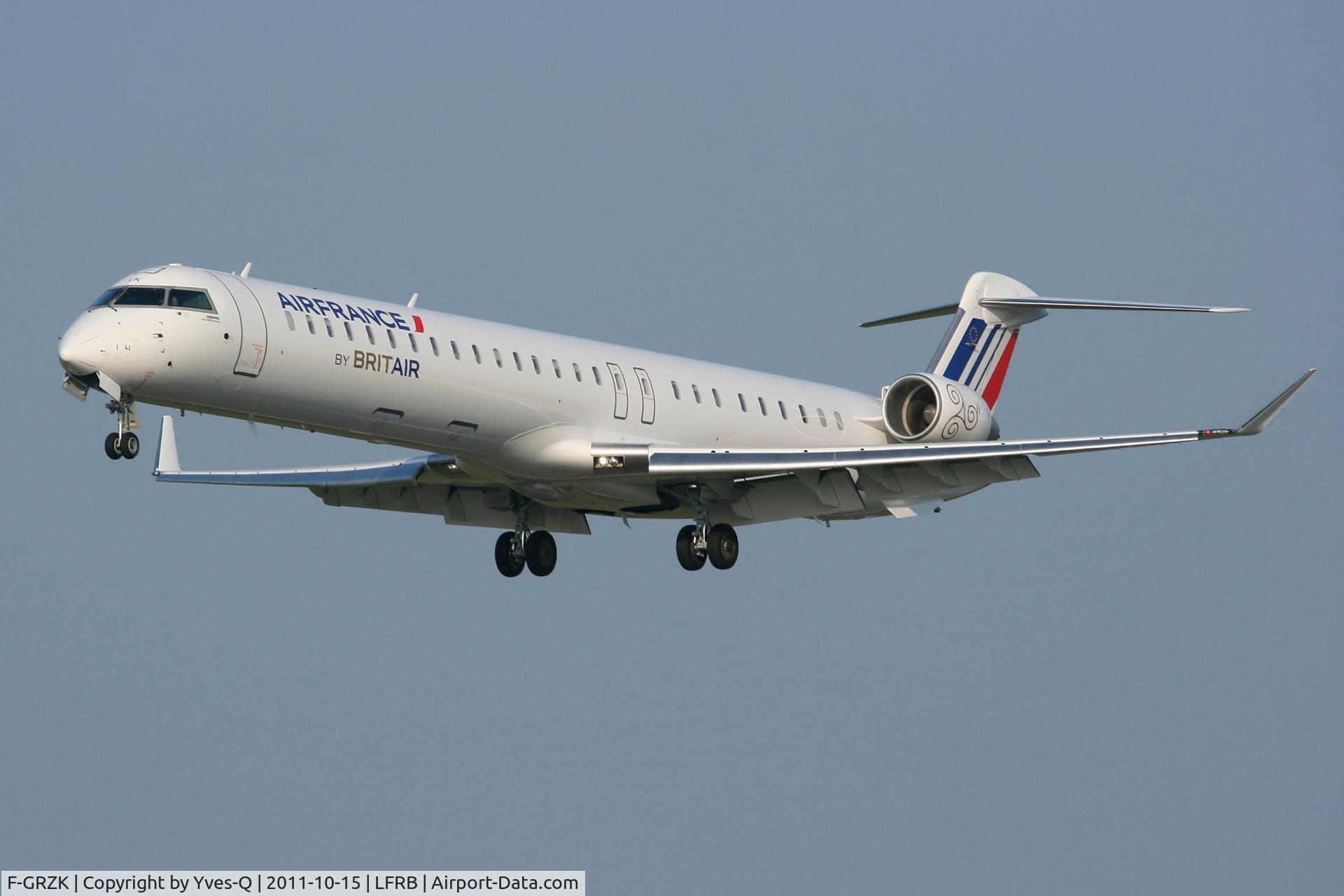 F-GRZK, 2005 Canadair CRJ-702 (CL-600-2C10) Regional Jet C/N 10198, Canadair Regional Jet CRJ-702, Short Approach Rwy 25L, Brest-Bretagne Airport (LFRB-BES)