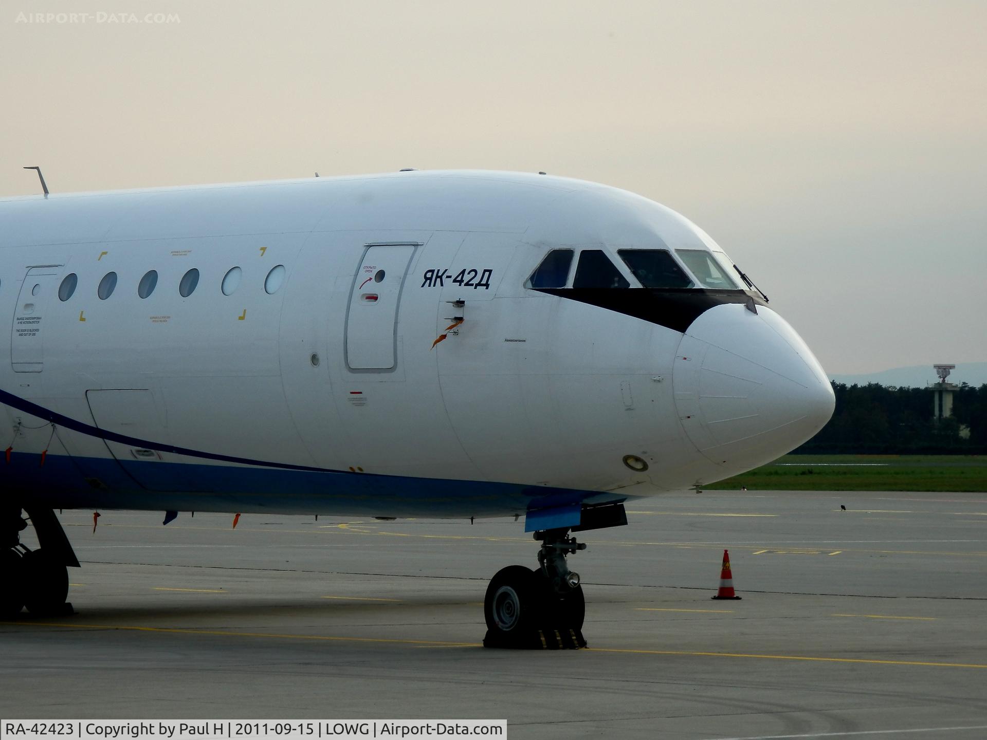 RA-42423, 1992 Yakovlev Yak-42D C/N 4216606, Yak-42, front