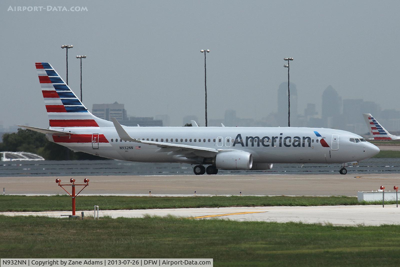 N932NN, 2013 Boeing 737-832 C/N 33488, American Airline new paint 737 at DFW Airport
