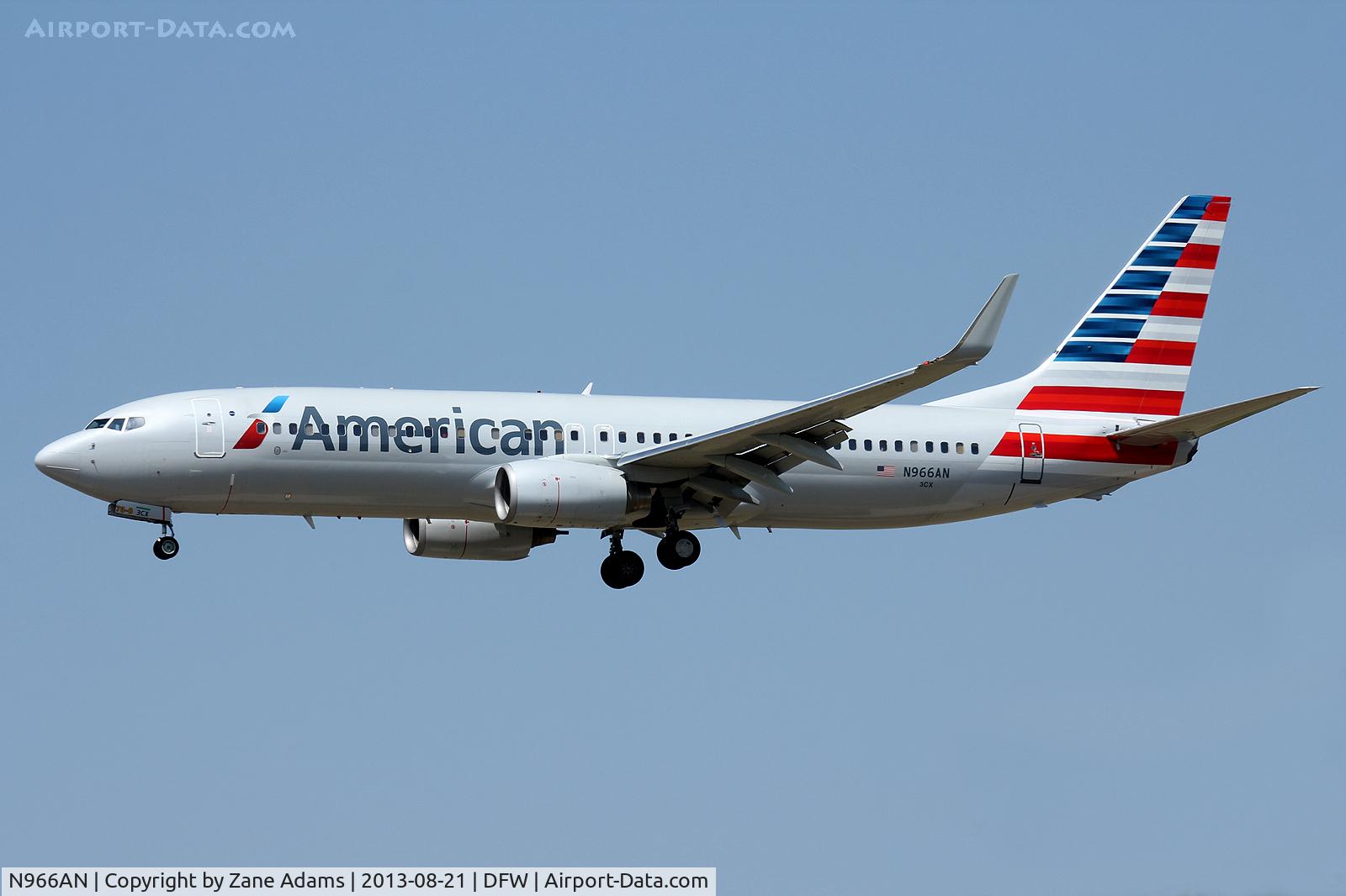 N966AN, 2001 Boeing 737-823 C/N 30094, American Airlines new paint 737 landing at DFW Airport
