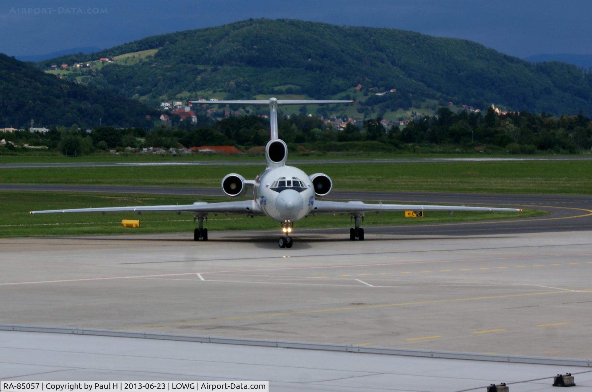 RA-85057, 1989 Tupolev Tu-154M C/N 07A1001, The front