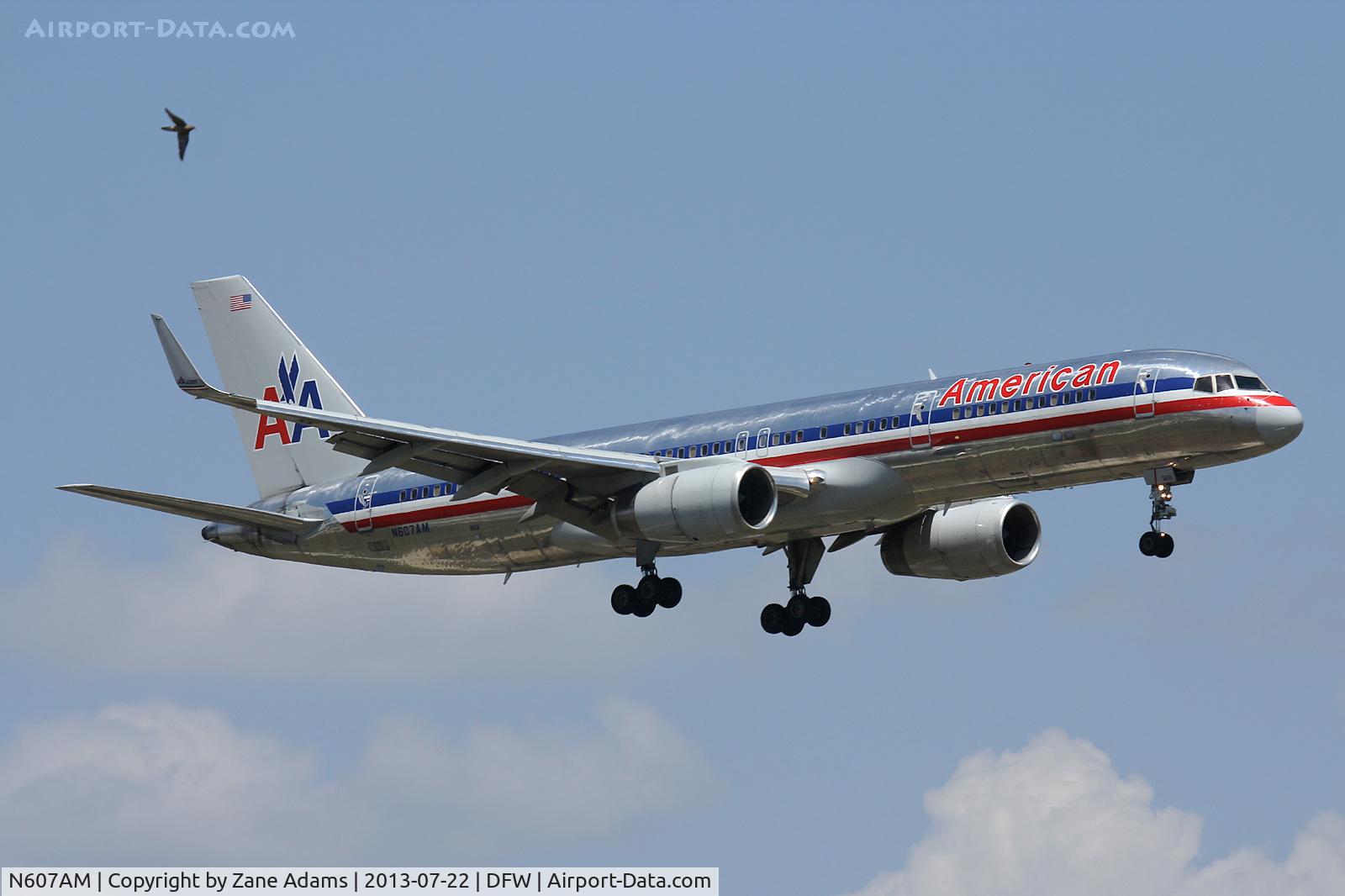 N607AM, 1996 Boeing 757-223 C/N 27058, Landing at DFW Airport