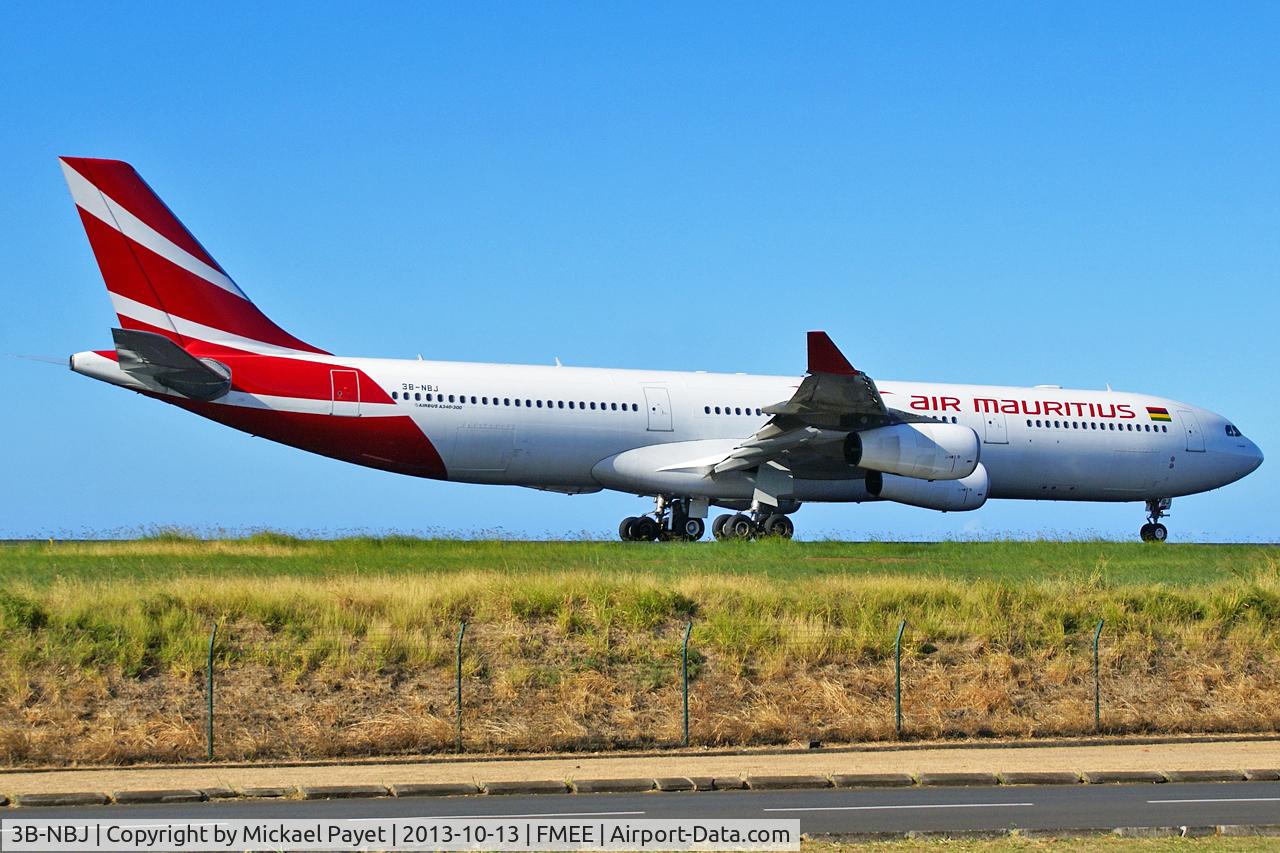 3B-NBJ, 2006 Airbus A340-313E C/N 800, Landing on rwy 12
