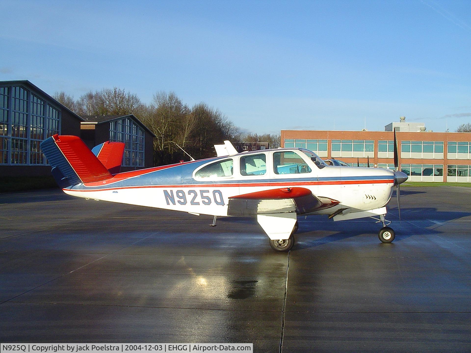 N925Q, 1961 Beech N35 Bonanza C/N D-6821, Beech N35 KLS Ramp Groningen airport