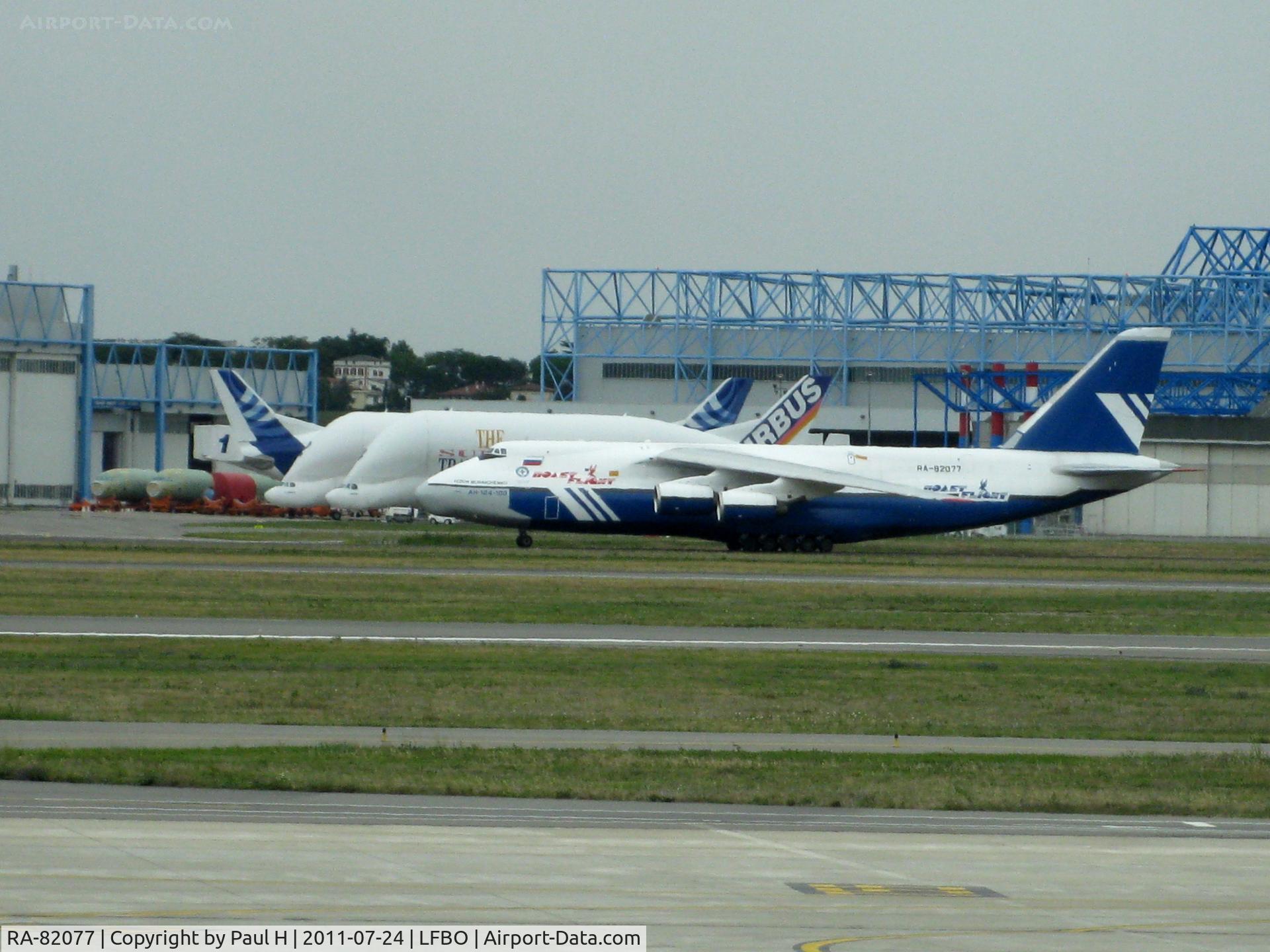 RA-82077, 1995 Antonov An-124-100 Ruslan C/N 9773054459151/0709, Three Airbus A300-600ST Beluga and an Antonov An-124-100 at Toulouse Blagnac