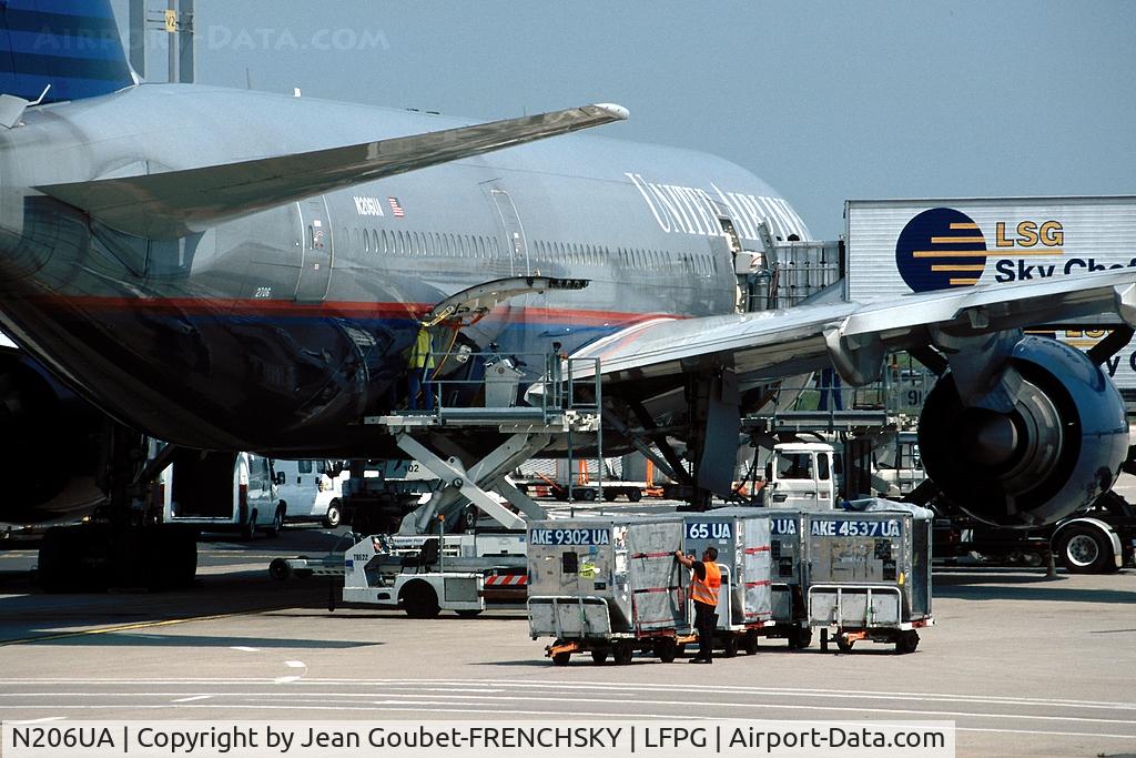N206UA, 1999 Boeing 777-222/ER C/N 30212, UNITED AIRLINES at CDG T1