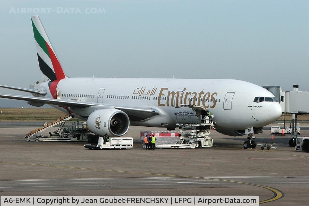 A6-EMK, 1998 Boeing 777-21H/ER C/N 29324, EMIRATES to Dubai at CDG T1