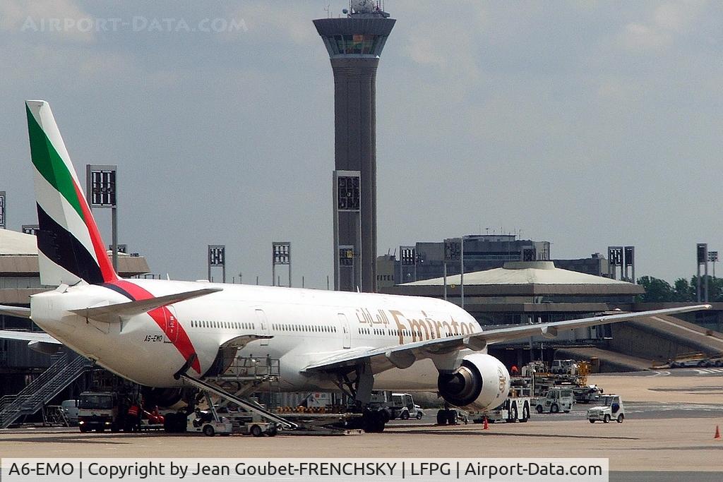 A6-EMO, 2000 Boeing 777-31H C/N 28680, Emirates at CDG T1